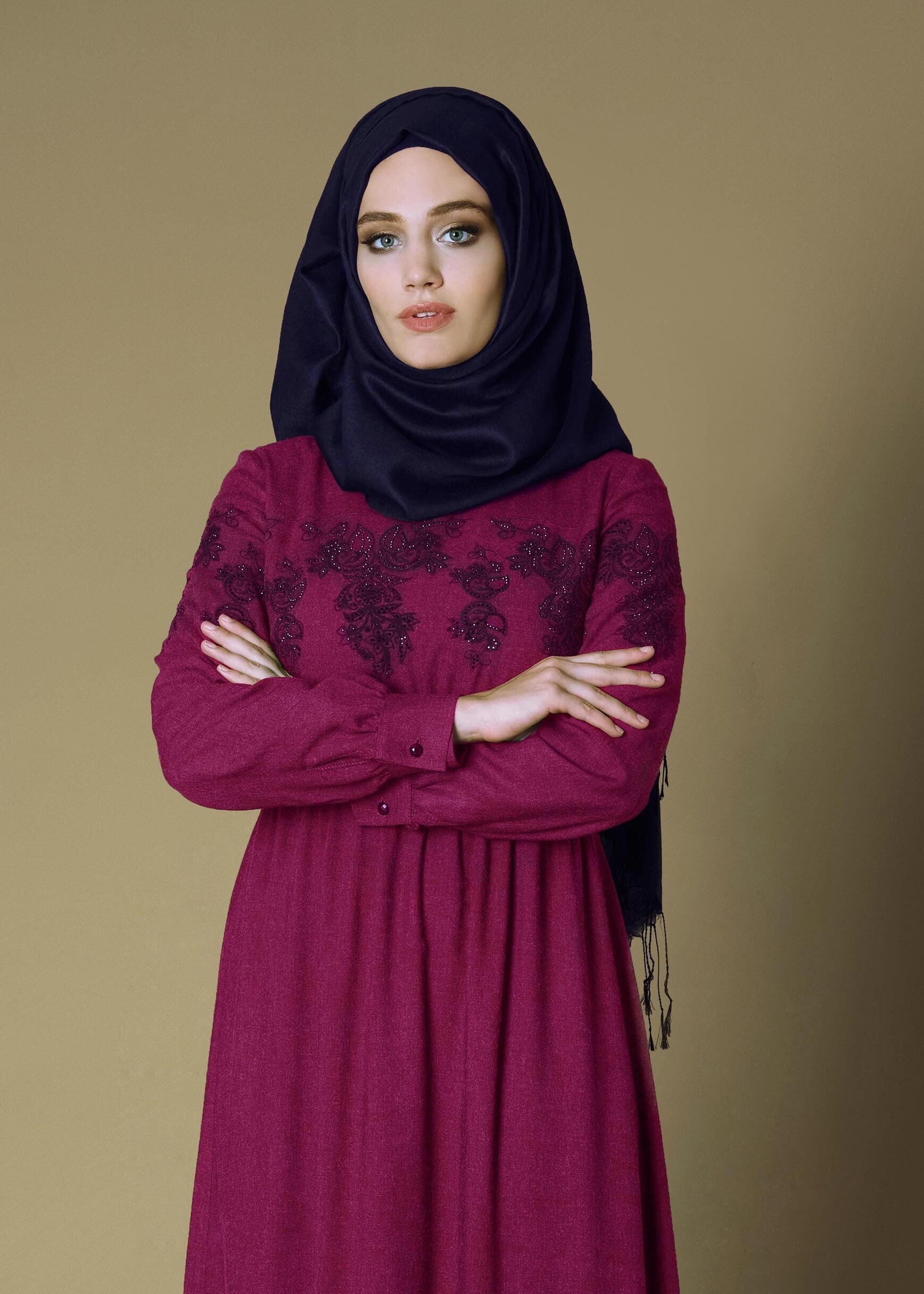 Tesettür giyim MOR GÜPÜR İŞLEME DETAYLI ELBİSE 4779