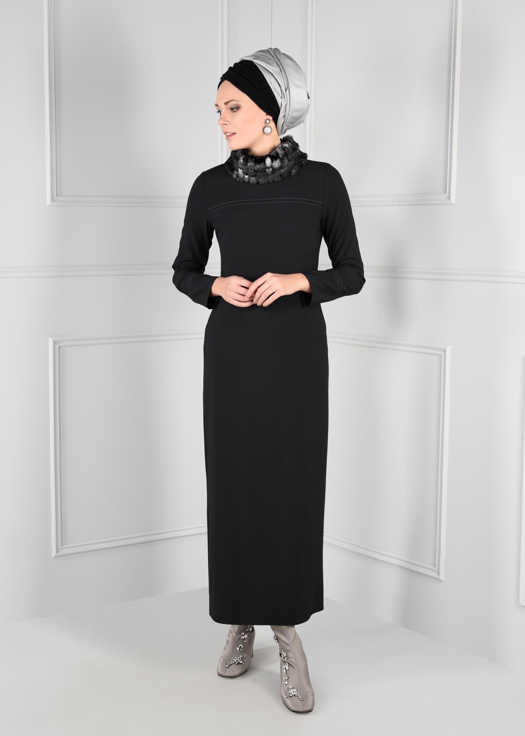 Tesettür giyim SİYAH YAKASI KÜRK DETAYLI ELBİSE 4846