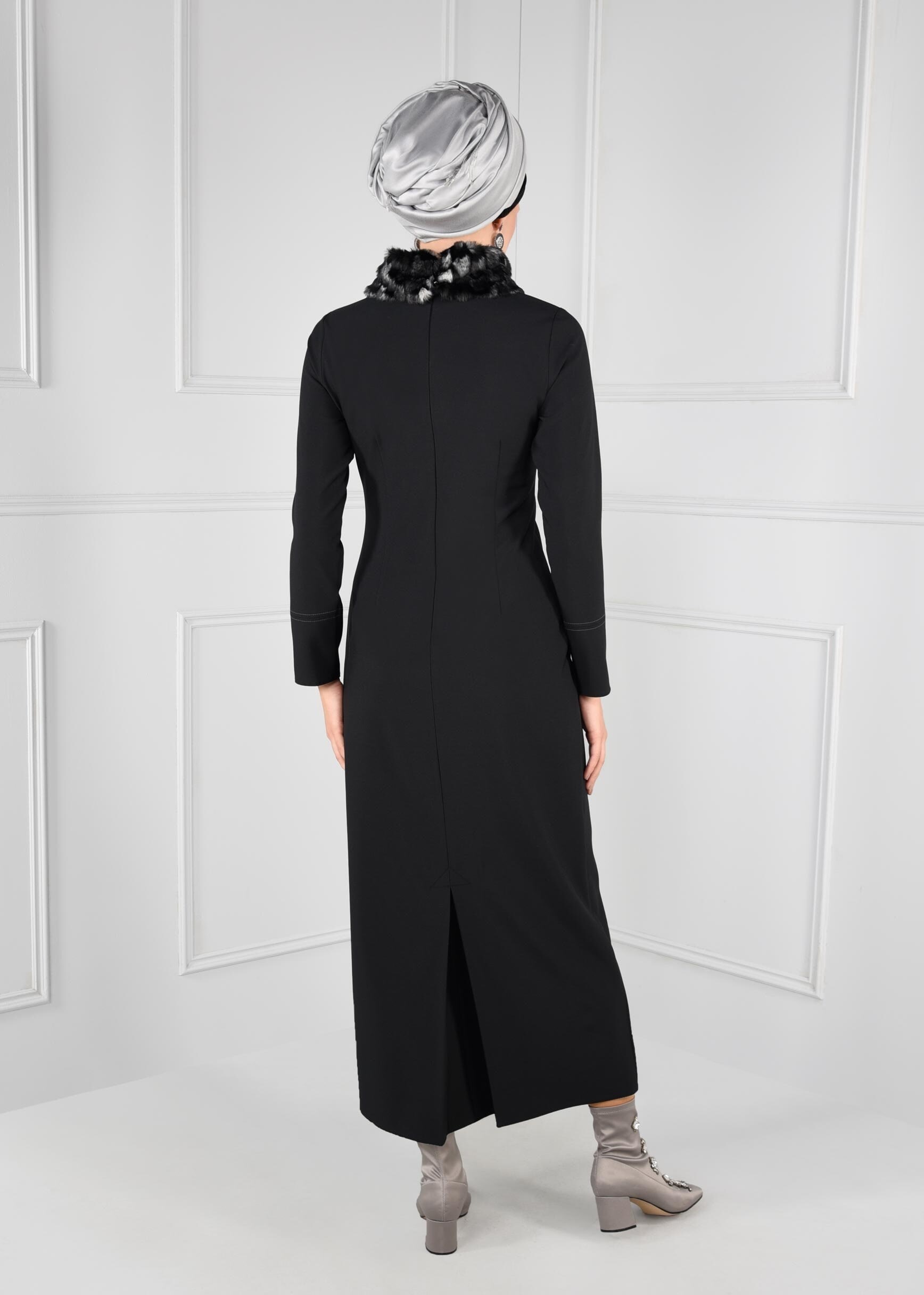 Tesettür giyim SİYAH YAKASI KÜRK DETAYLI ELBİSE 4846