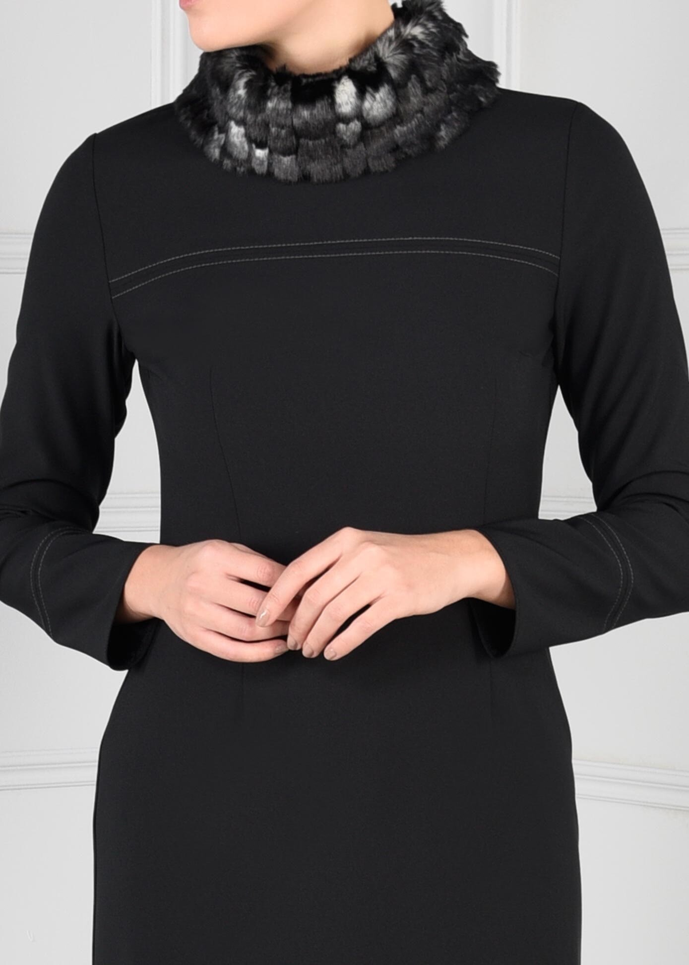 Tesettür giyim SİYAH YAKASI KÜRK DETAYLI ELBİSE 4846