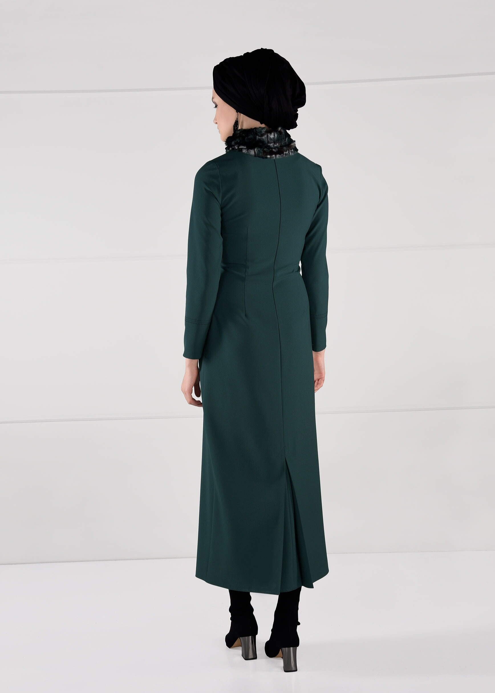 Tesettür giyim MAVİ YAKASI KÜRK DETAYLI ELBİSE 4846