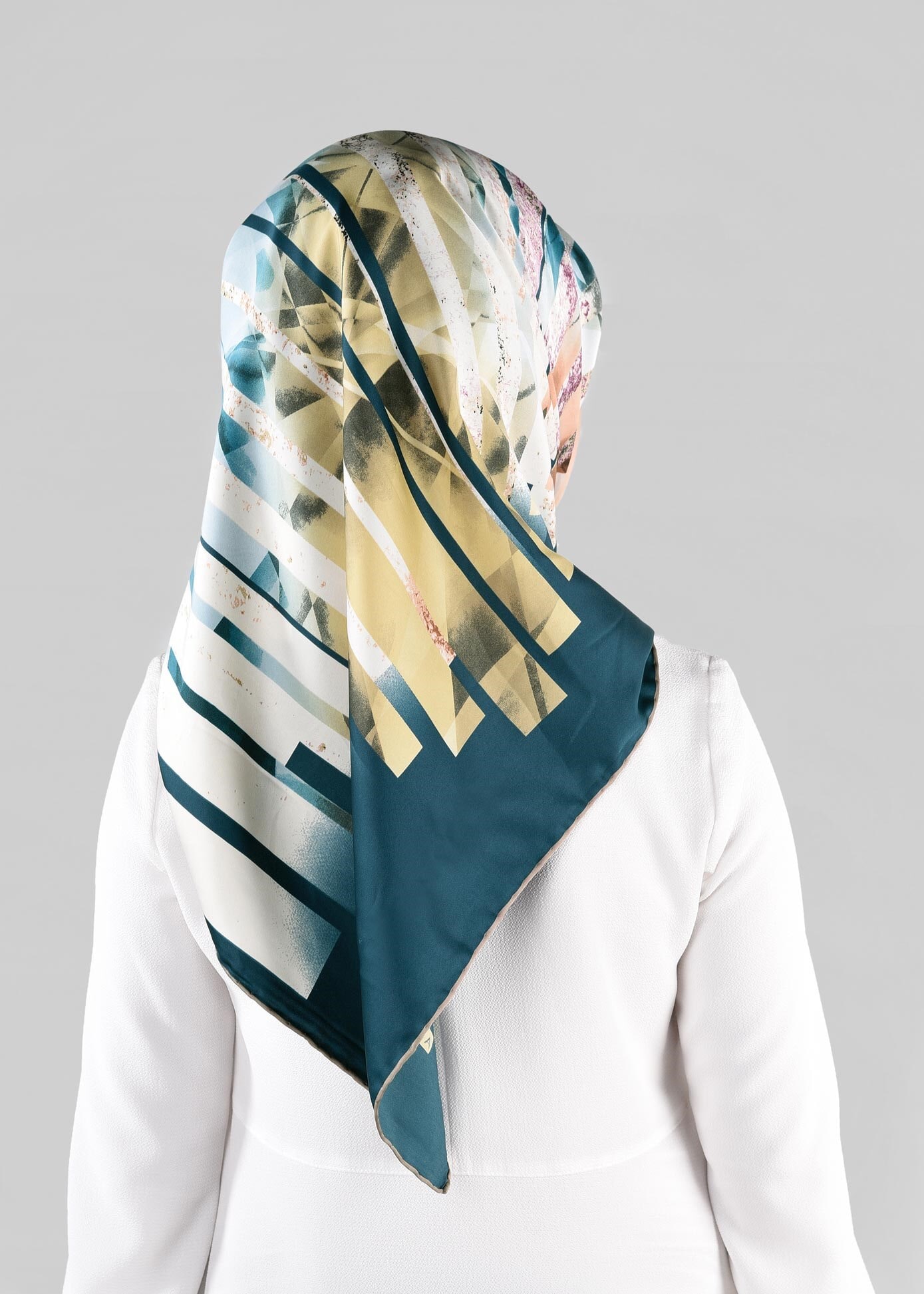 Tesettür giyim MAVİ 12981-1 ALVİNA DESENLİ EŞARP