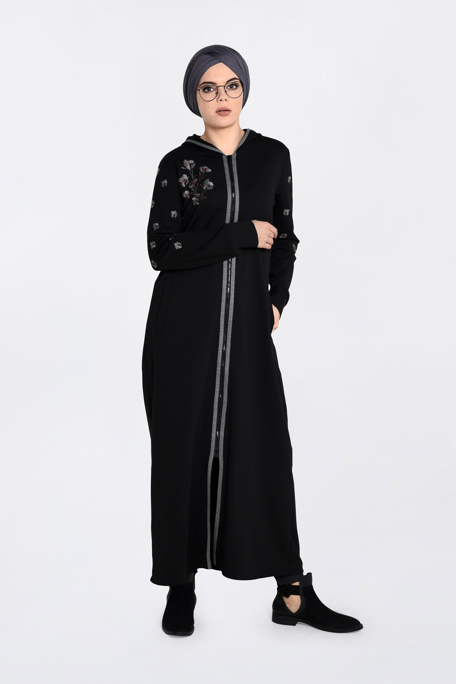 Tesettür giyim SİYAH NAKIŞ DETAYLI FERMUARLI EŞOFMAN TUNİK 4654