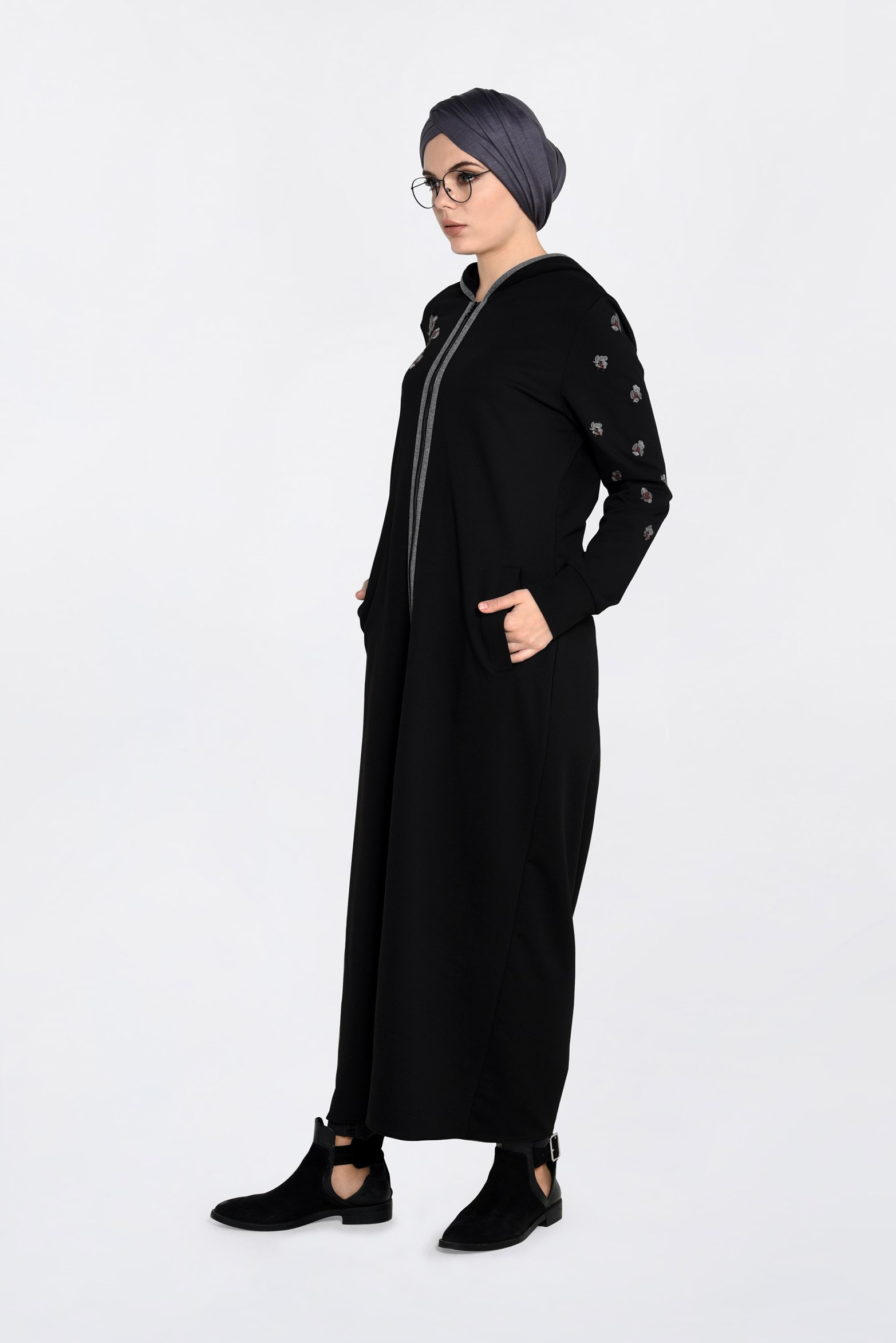 Tesettür giyim SİYAH NAKIŞ DETAYLI FERMUARLI EŞOFMAN TUNİK 4654