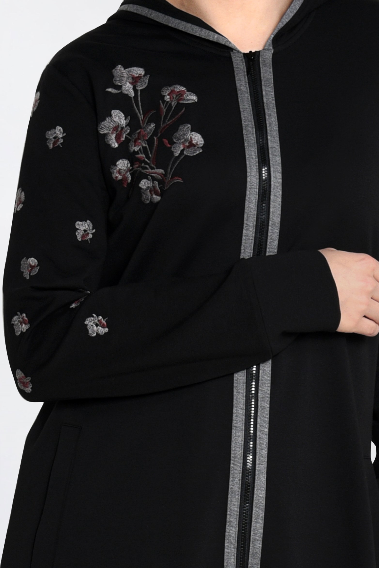 Tesettür giyim SİYAH NAKIŞ DETAYLI FERMUARLI EŞOFMAN TUNİK 4654