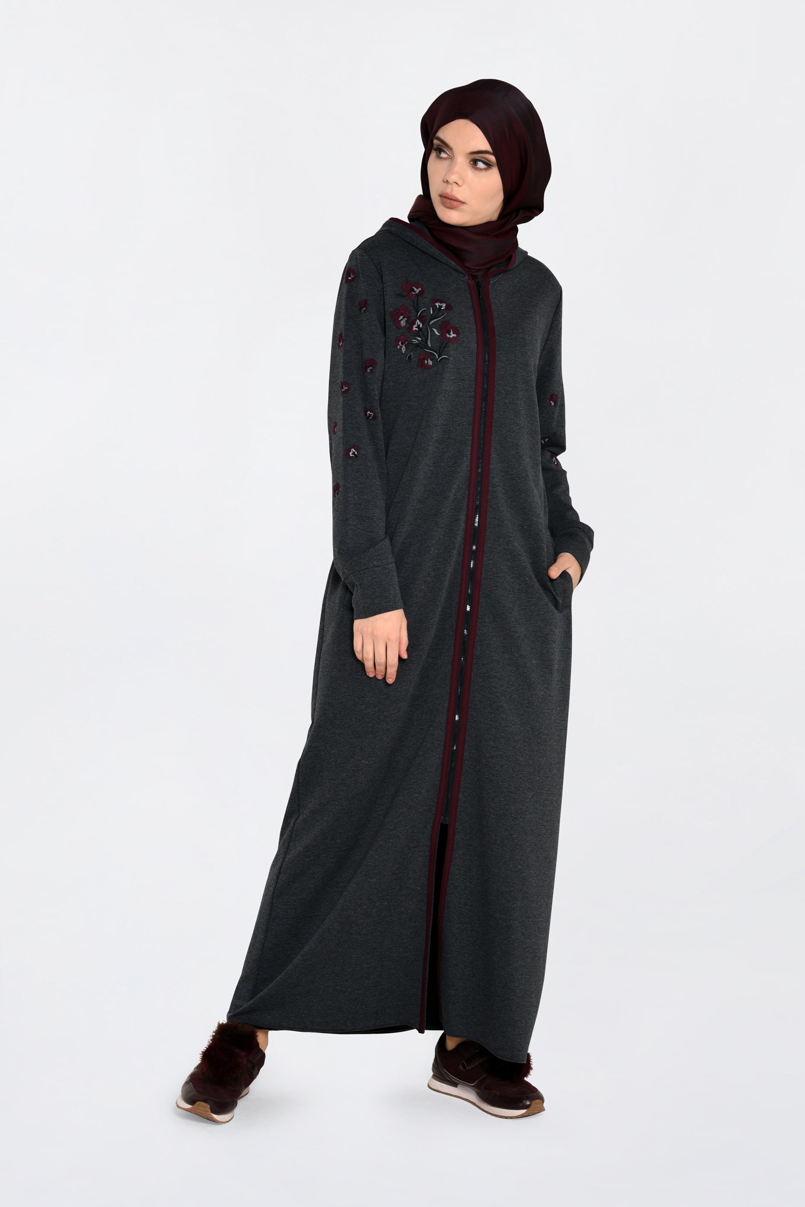 Tesettür giyim GRİ NAKIŞ DETAYLI FERMUARLI EŞOFMAN TUNİK 4654