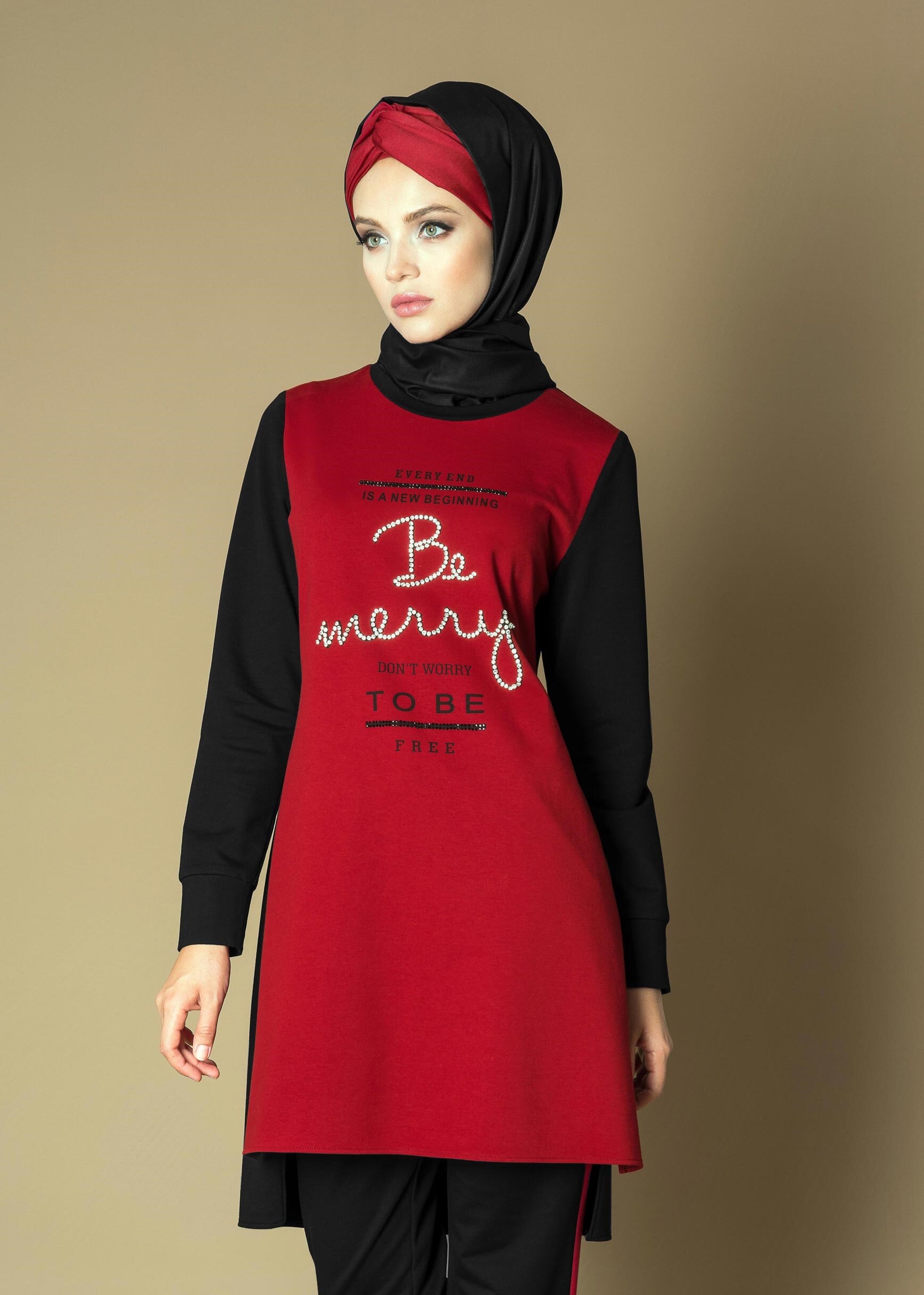 Tesettür giyim SİYAH BONCUK VE TAŞ İŞLEMELİ 2&prime;Lİ EŞOFMAN TAKIM 4657