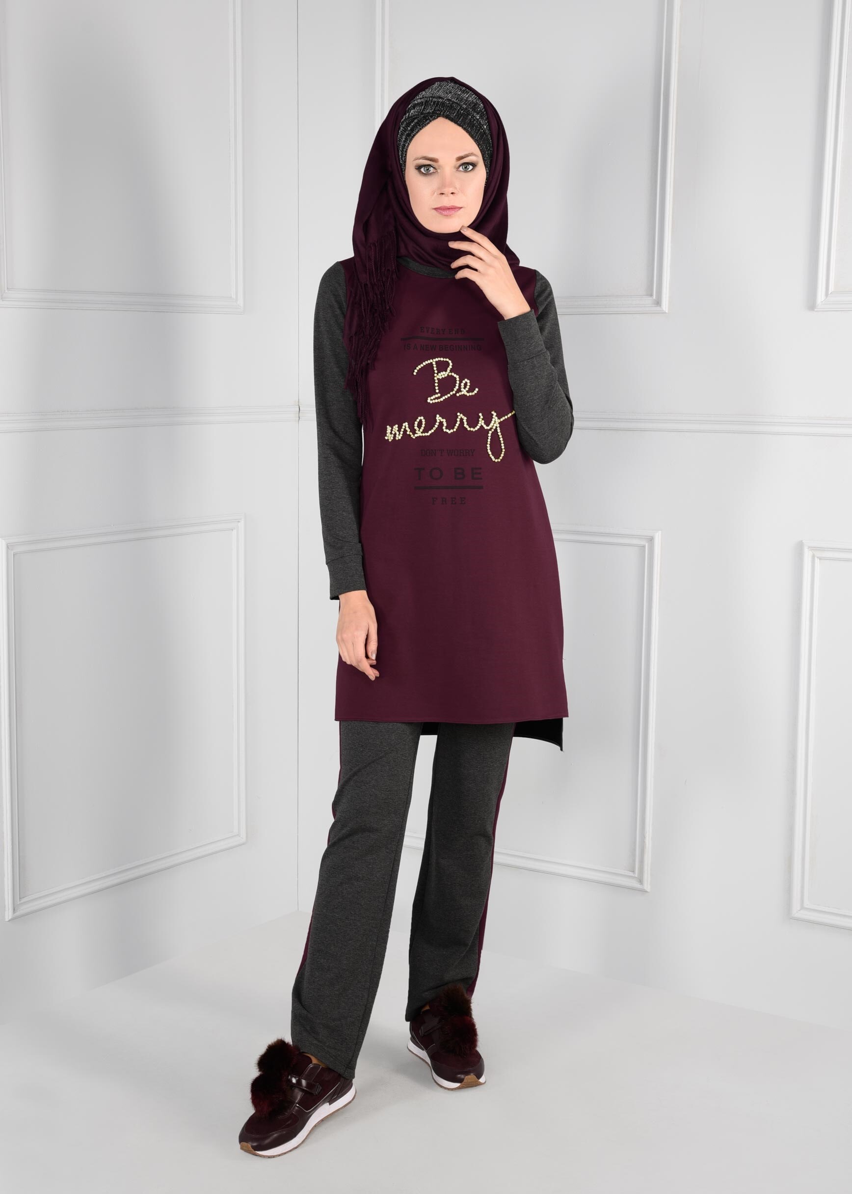 Tesettür giyim GRİ BONCUK VE TAŞ İŞLEMELİ 2&prime;Lİ EŞOFMAN TAKIM 4657