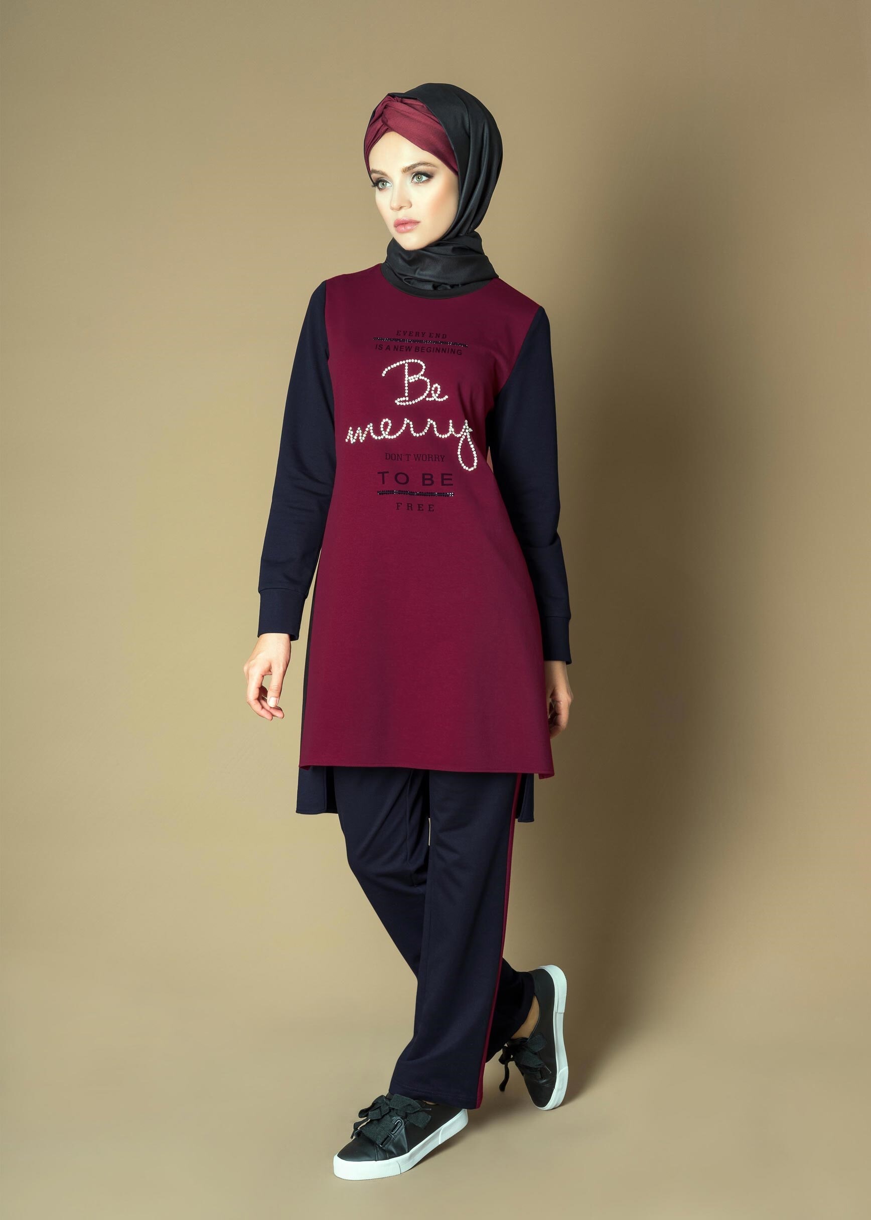 Tesettür giyim LACİVERT BONCUK VE TAŞ İŞLEMELİ 2&prime;Lİ EŞOFMAN TAKIM 4657