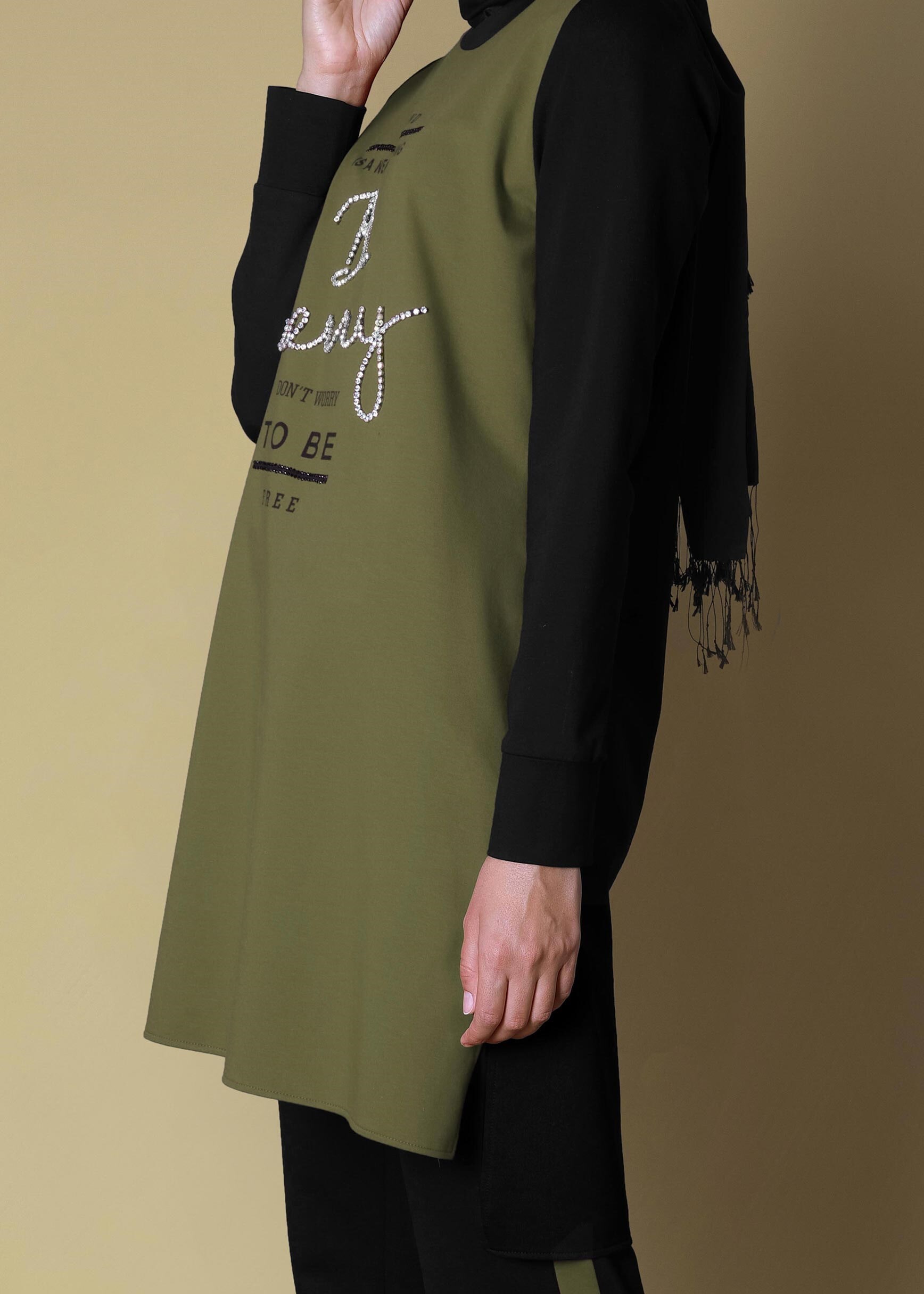 Tesettür giyim SİYAH BONCUK VE TAŞ İŞLEMELİ 2&prime;Lİ EŞOFMAN TAKIM 4657