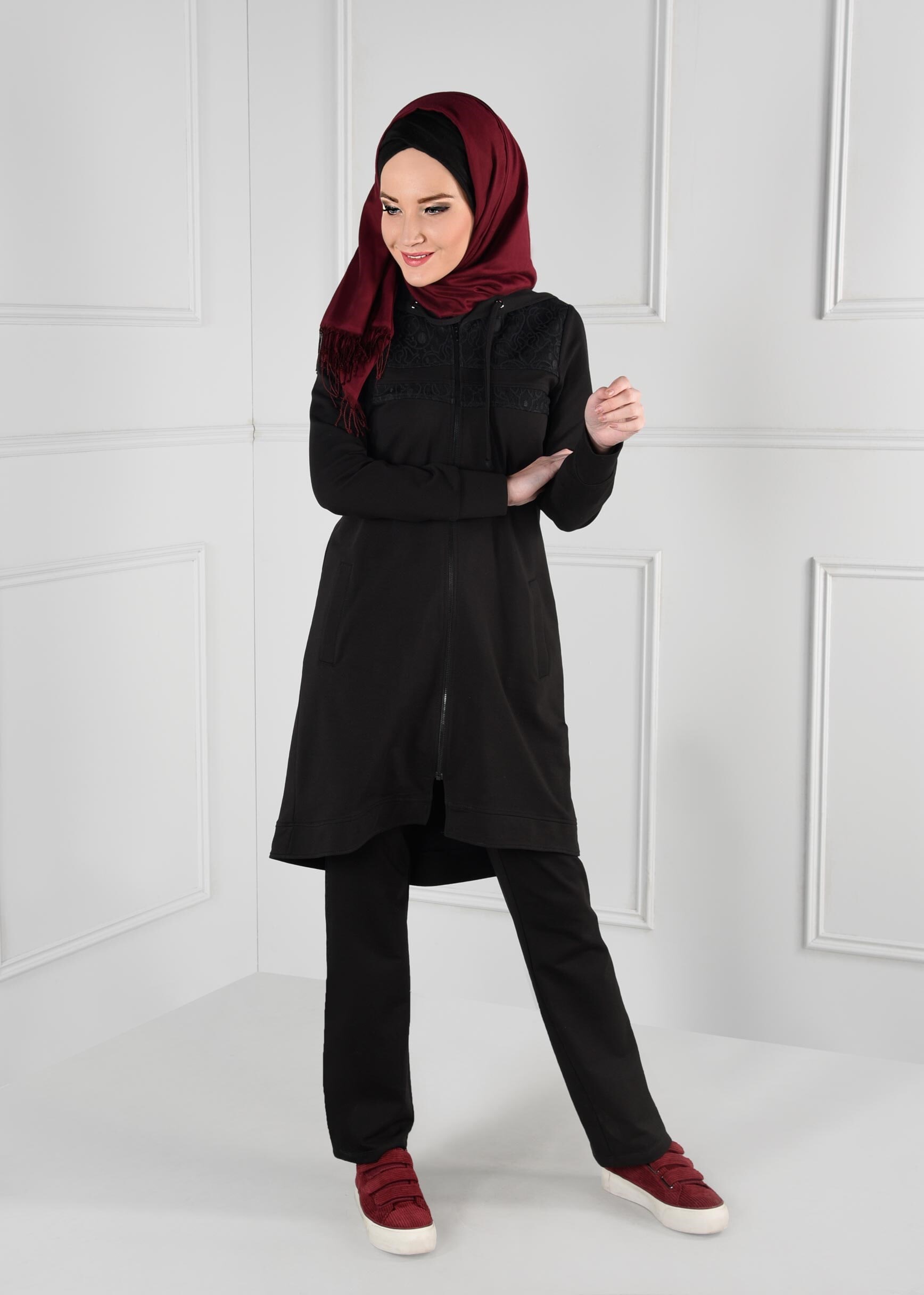 Tesettür giyim SİYAH DANTEL DETAYLI 2&prime;Lİ EŞOFMAN TAKIM 4659