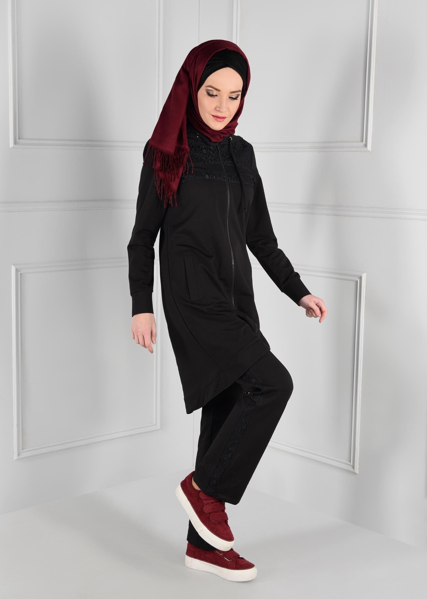 Tesettür giyim SİYAH DANTEL DETAYLI 2&prime;Lİ EŞOFMAN TAKIM 4659