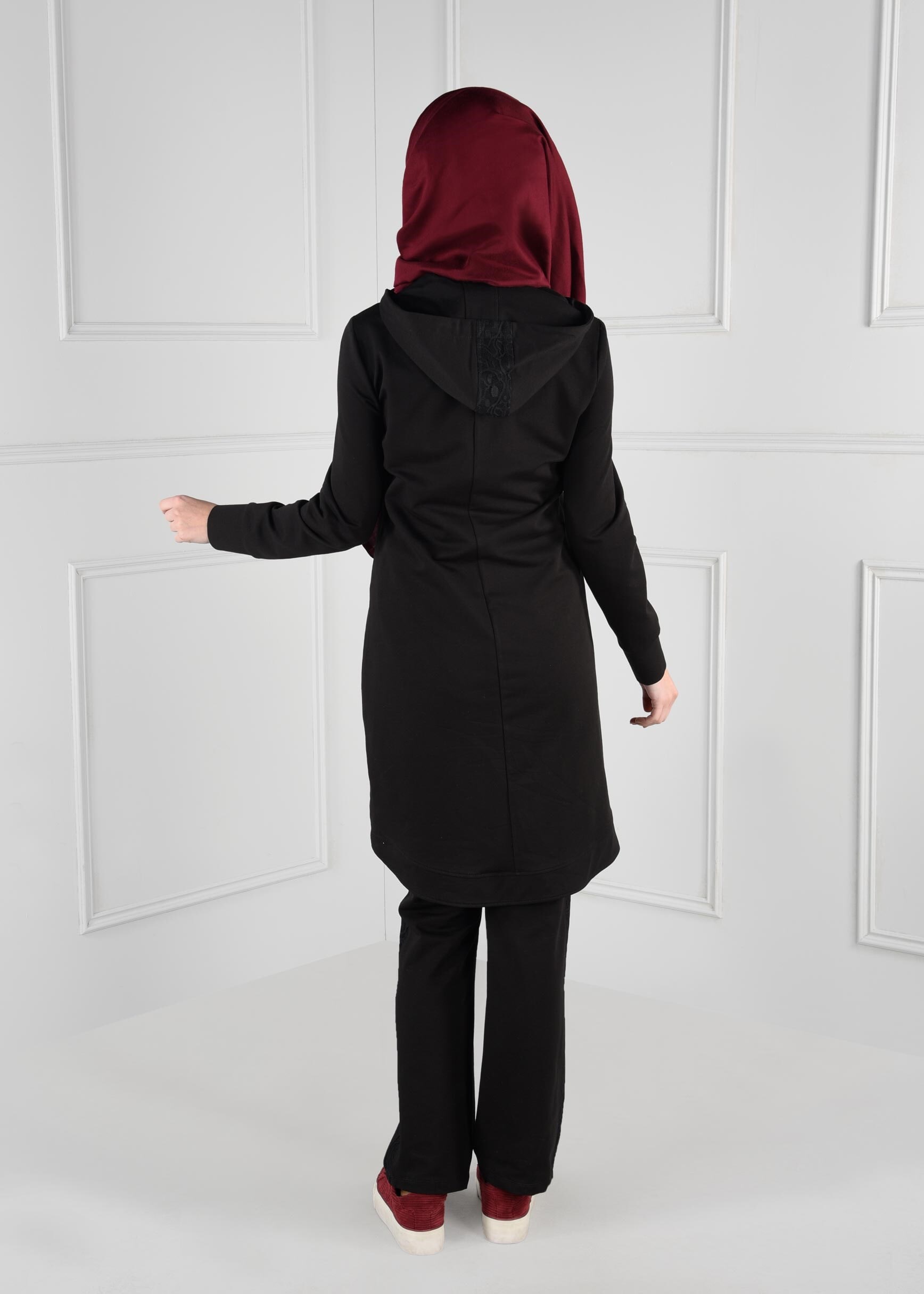 Tesettür giyim SİYAH DANTEL DETAYLI 2&prime;Lİ EŞOFMAN TAKIM 4659