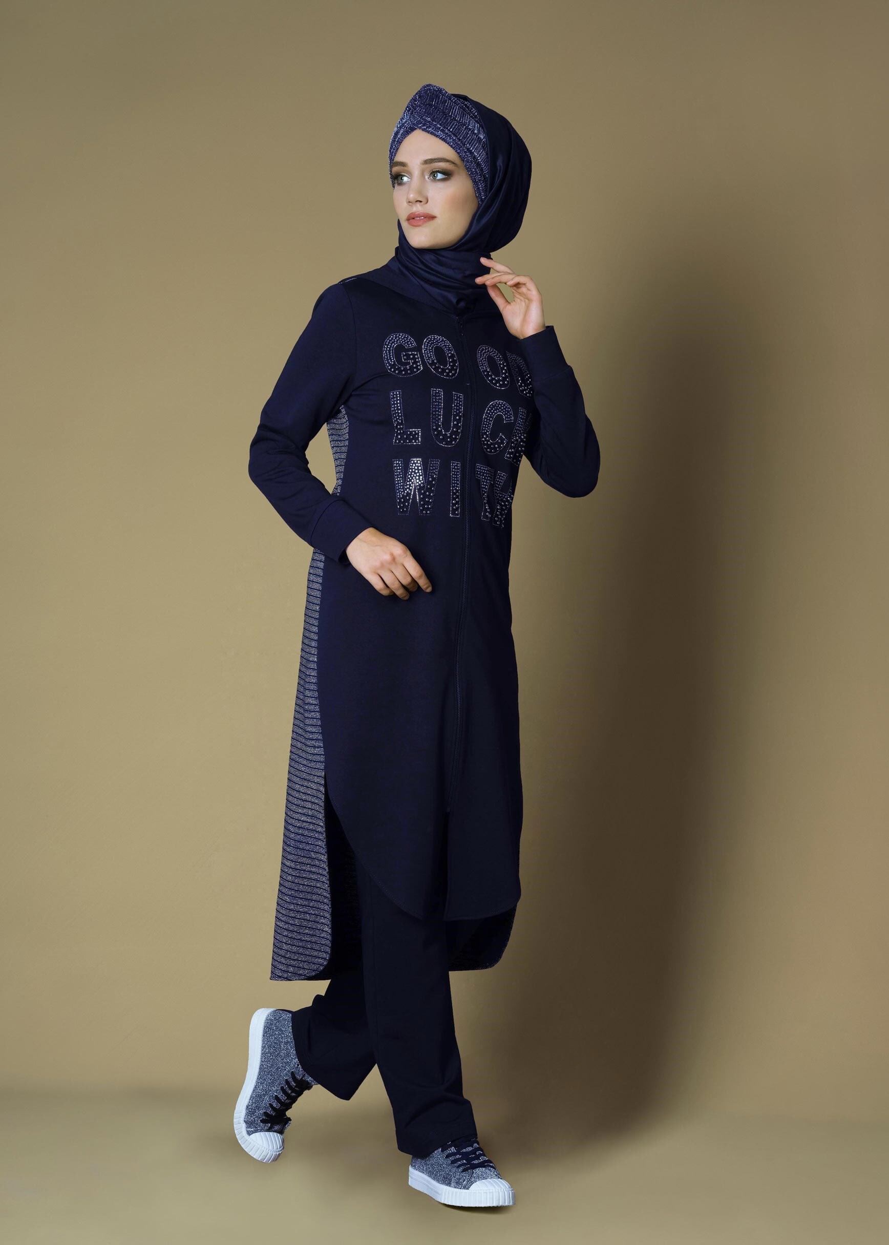 Tesettür giyim LACİVERT TAŞ BASKILI KAPÜŞONLU FERMUARLI 2Lİ PANTOLON EŞOFMAN TAKIM 4692
