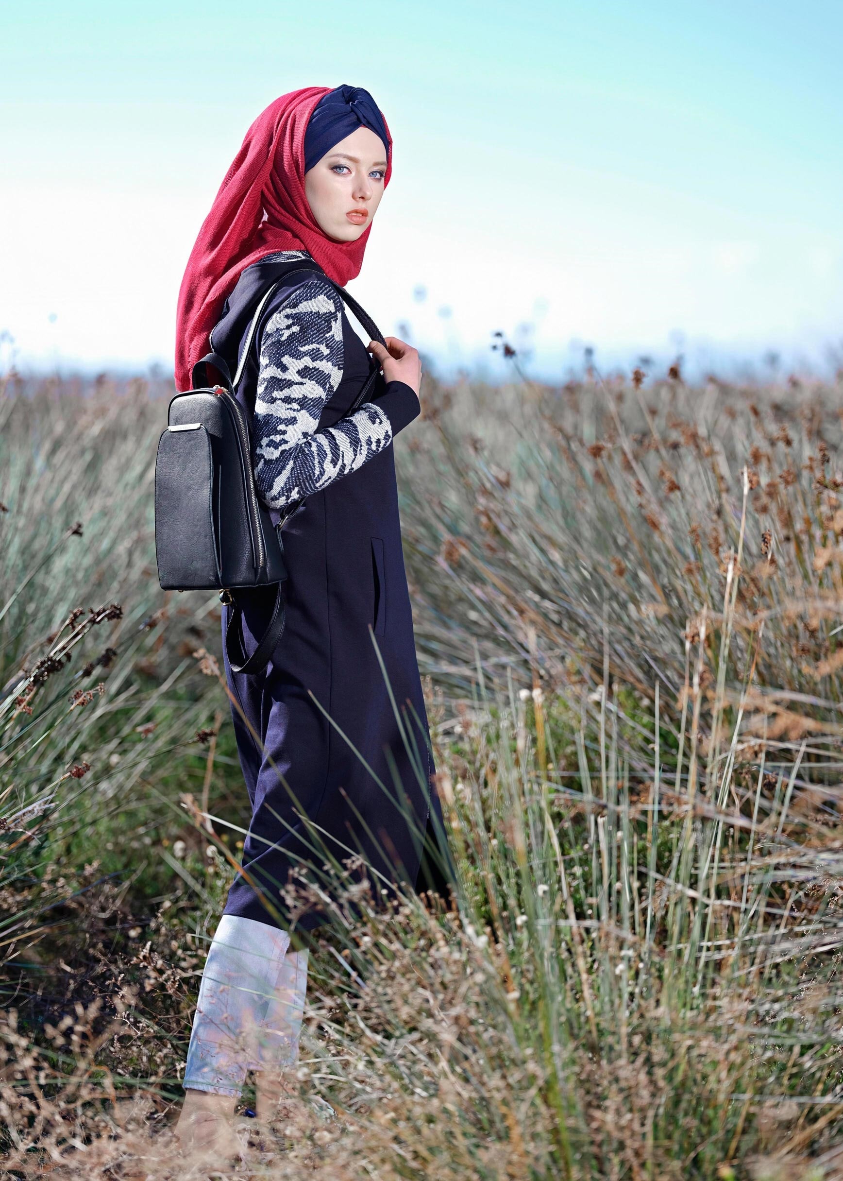 Tesettür giyim LACİVERT KOLLARI KAMUFLAJ DESENLİ KAPÜŞONLU FERMUARLI EŞOFMAN TUNİK 4694