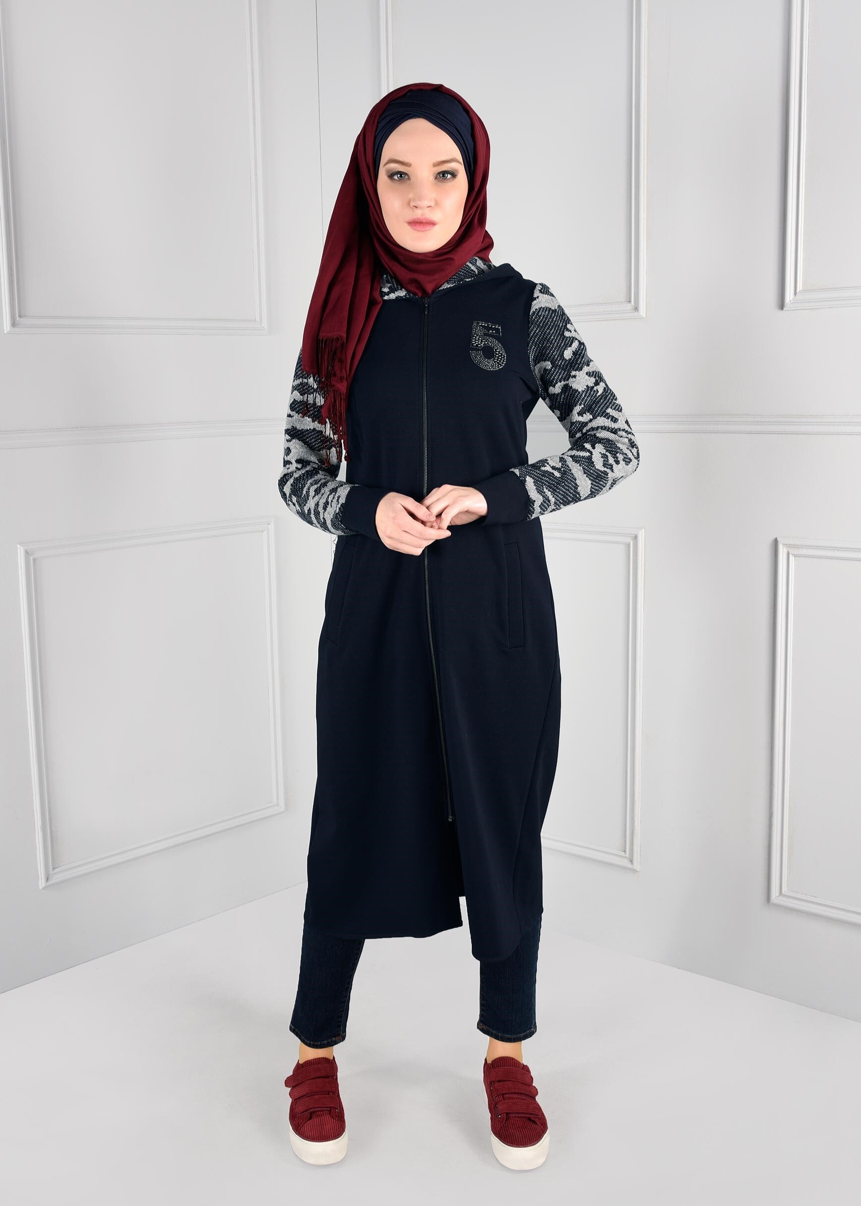 Tesettür giyim LACİVERT KOLLARI KAMUFLAJ DESENLİ KAPÜŞONLU FERMUARLI EŞOFMAN TUNİK 4694