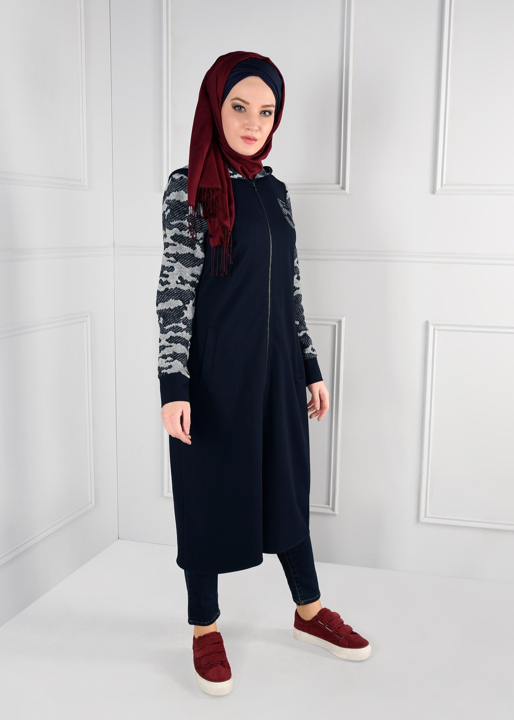 Tesettür giyim LACİVERT KOLLARI KAMUFLAJ DESENLİ KAPÜŞONLU FERMUARLI EŞOFMAN TUNİK 4694