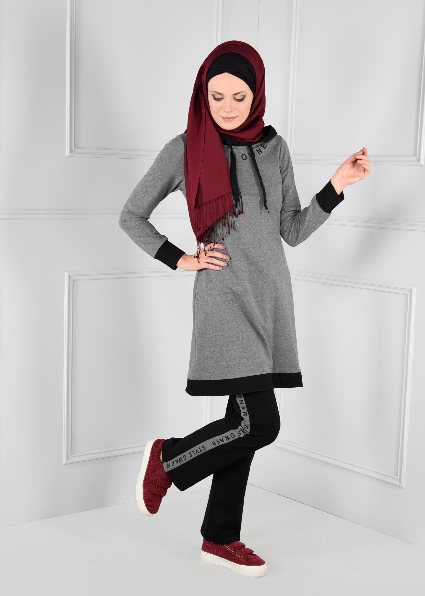 Tesettür giyim GRİ KAPÜŞONLU YAZI DETAYLI 2Lİ PANTOLON EŞOFMAN TAKIMI 4695