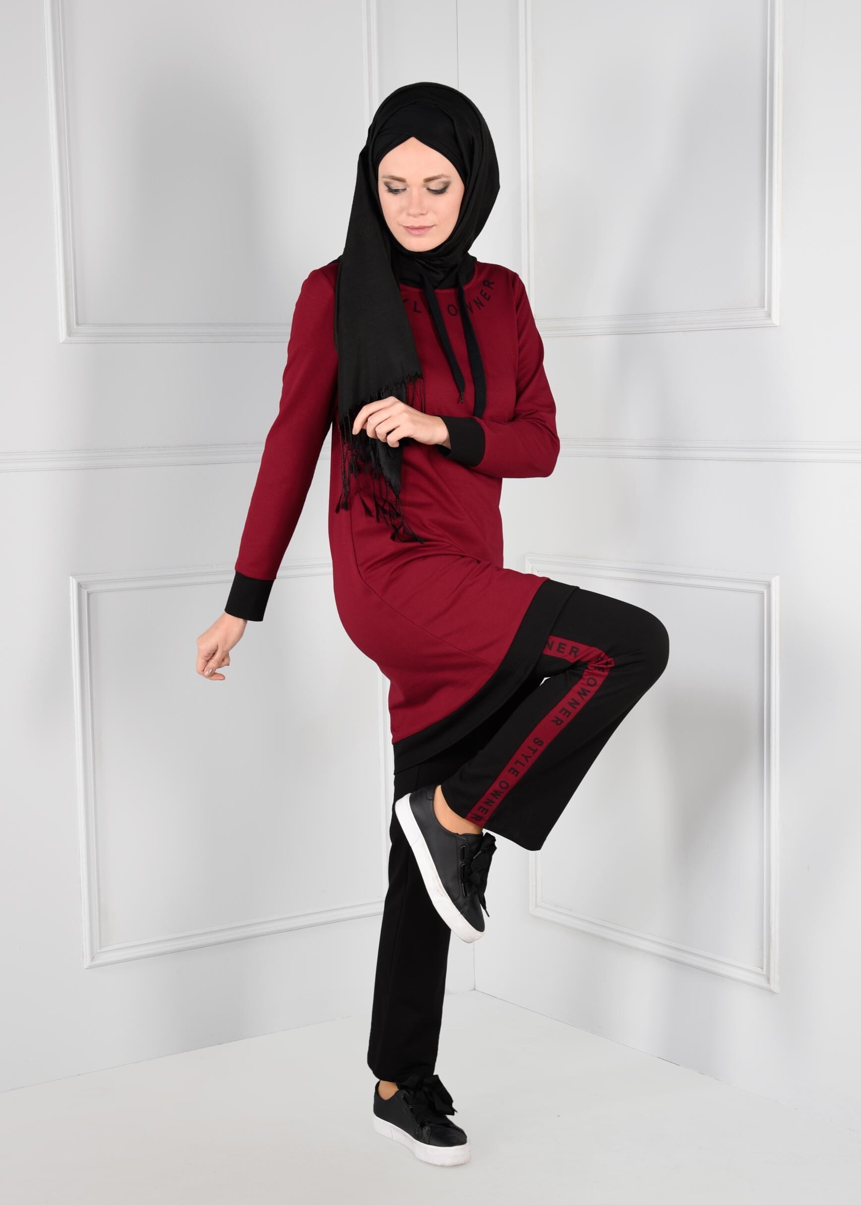 Tesettür giyim BORDO KAPÜŞONLU YAZI DETAYLI 2Lİ PANTOLON EŞOFMAN TAKIMI 4695