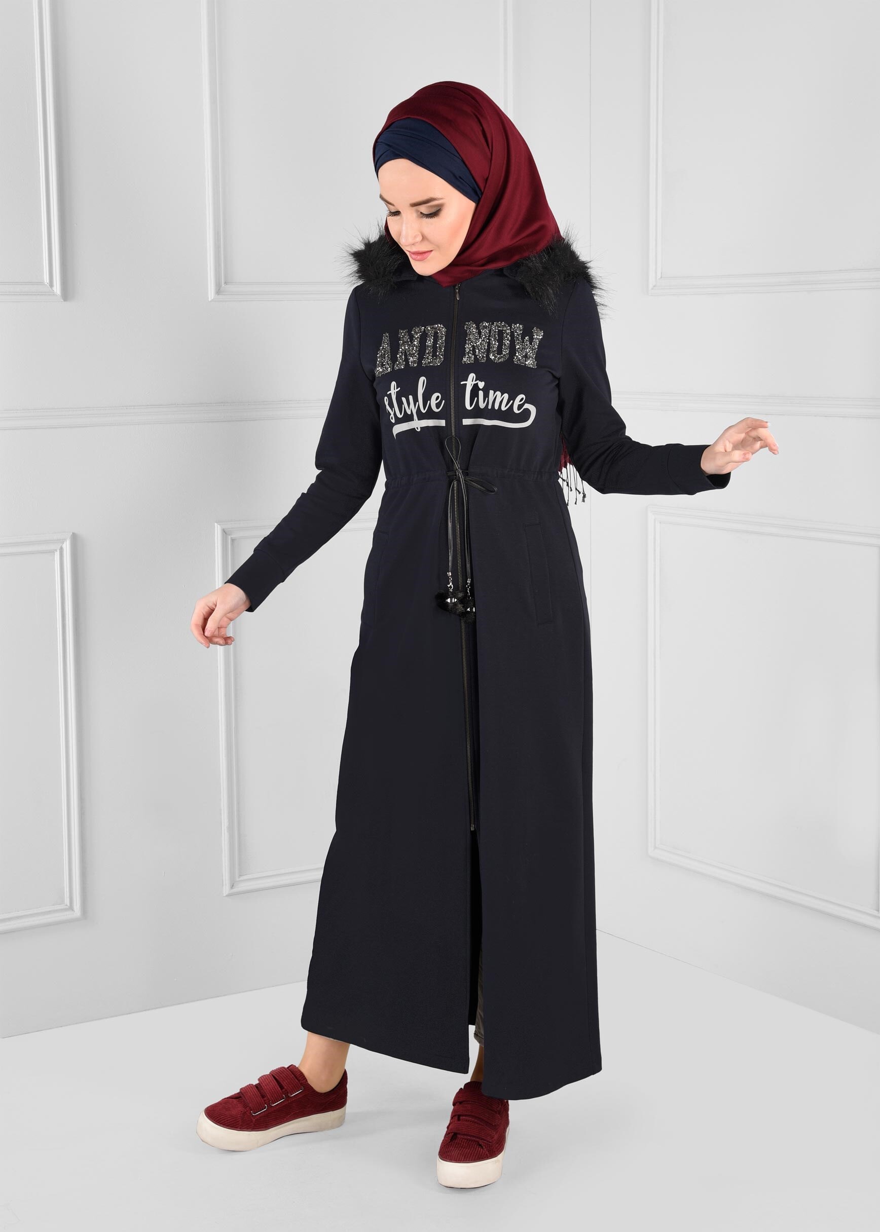 Tesettür giyim LACİVERT YAZI BASKILI BELDEN BAĞCIKLI KAPÜŞONLU FERMUARLI EŞOFMAN TUNİK 4744