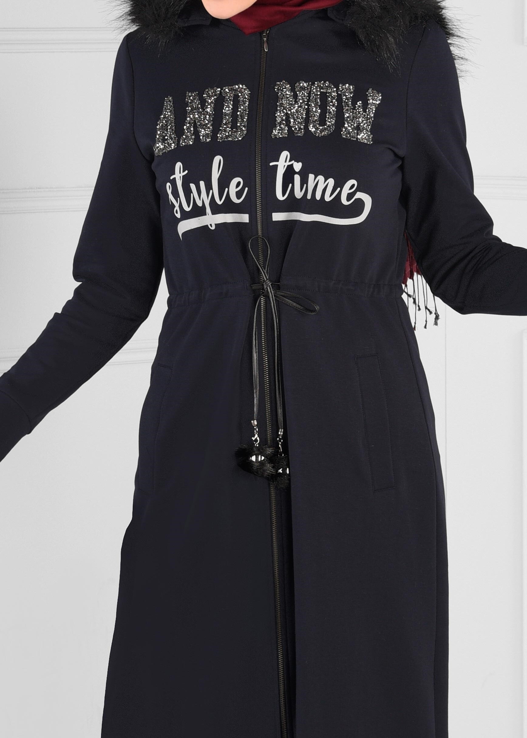 Tesettür giyim LACİVERT YAZI BASKILI BELDEN BAĞCIKLI KAPÜŞONLU FERMUARLI EŞOFMAN TUNİK 4744