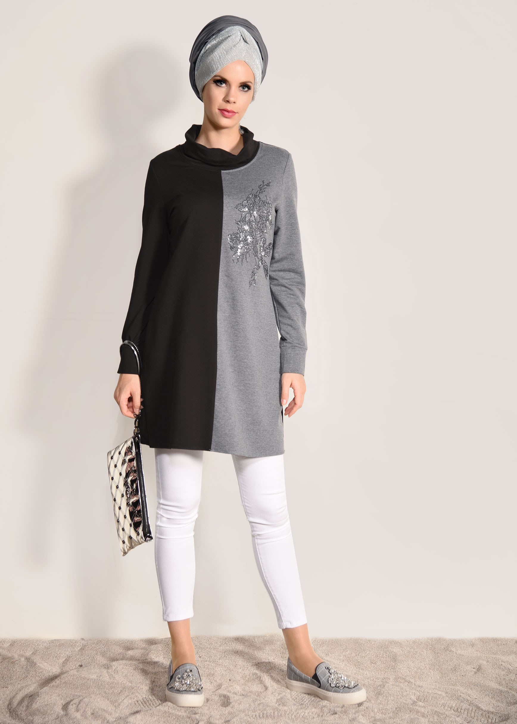 Tesettür giyim GRİ TAŞ BASKILI BOĞAZLI EŞOFMAN TUNİK 4746