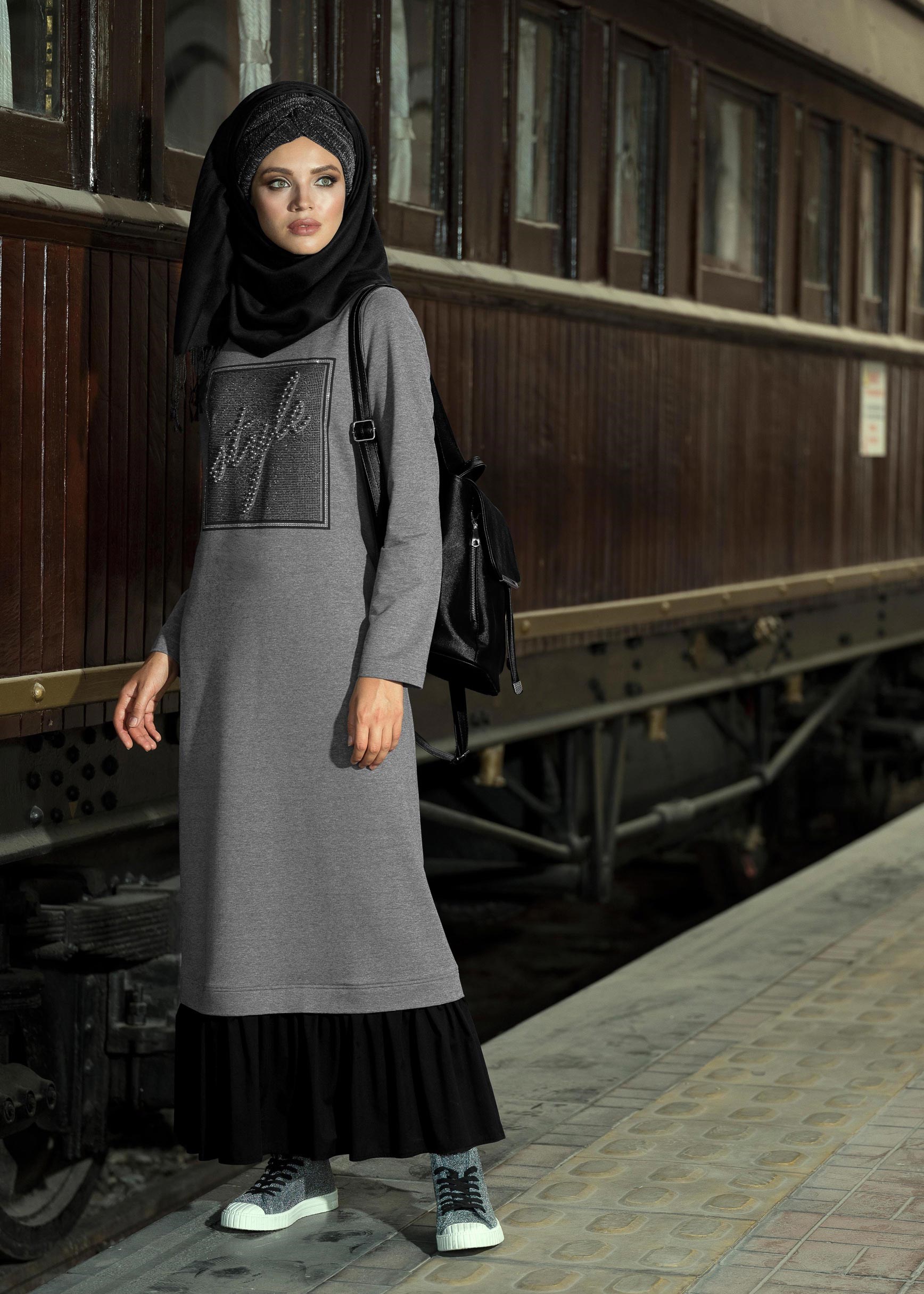 Vêtements hijab GRIS ROBE EN SPORT À VOLANTS 4747 