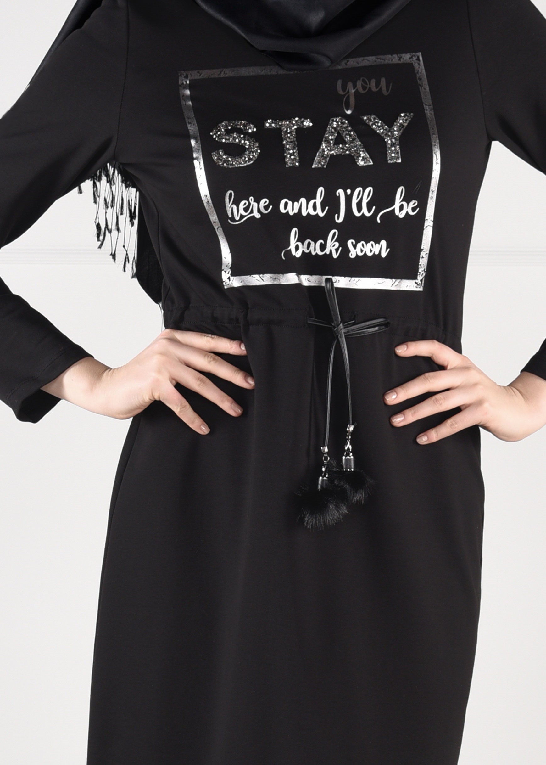 Tesettür giyim SİYAH ÖNÜ BASKILI BAĞLAMALI EŞOFMAN ELBİSE  4795