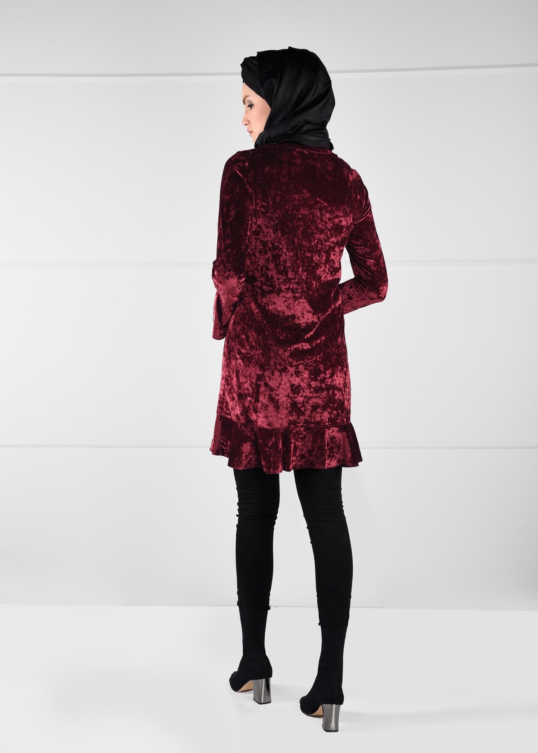 Tesettür giyim BORDO TAŞ BASKILI VOLANLI KADİFE TUNİK 4796 
