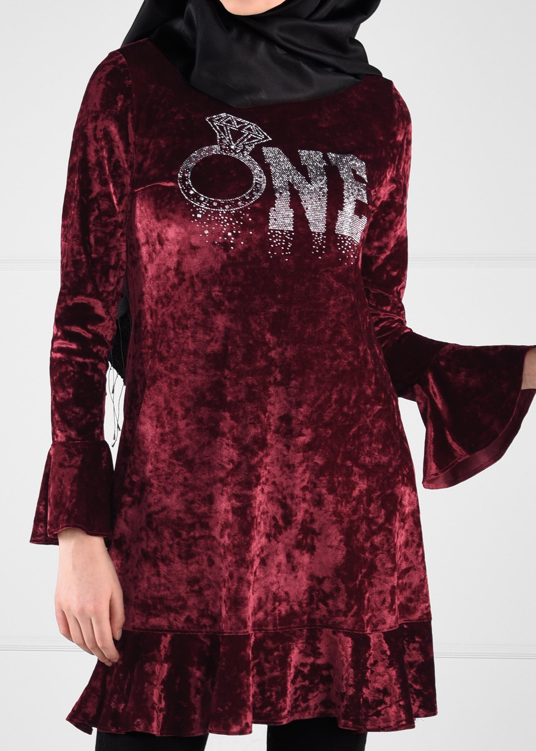 Tesettür giyim BORDO TAŞ BASKILI VOLANLI KADİFE TUNİK 4796 