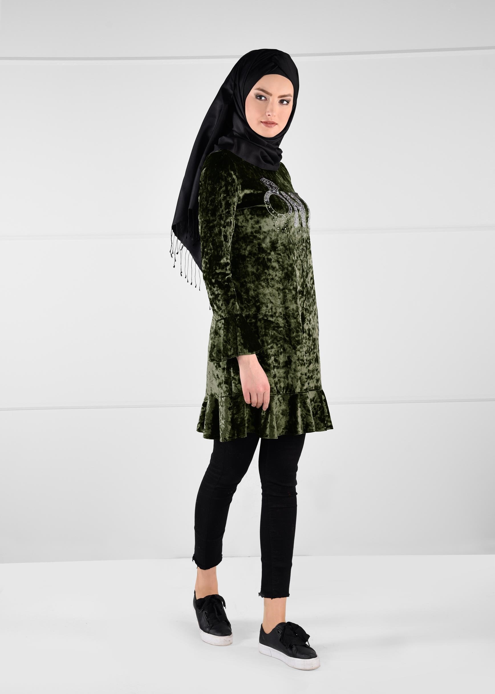 Tesettür giyim HAKİ TAŞ BASKILI VOLANLI KADİFE TUNİK 4796 