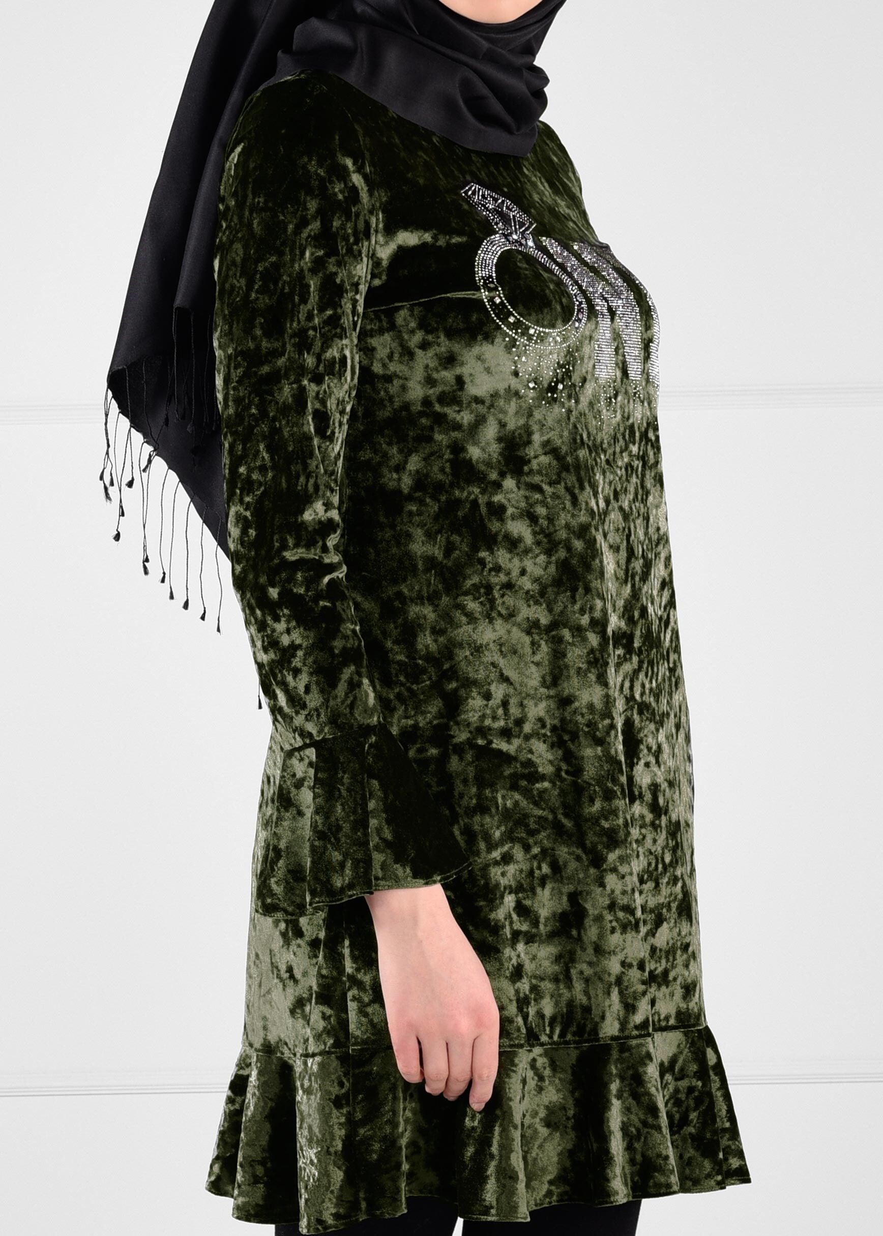 Tesettür giyim HAKİ TAŞ BASKILI VOLANLI KADİFE TUNİK 4796 