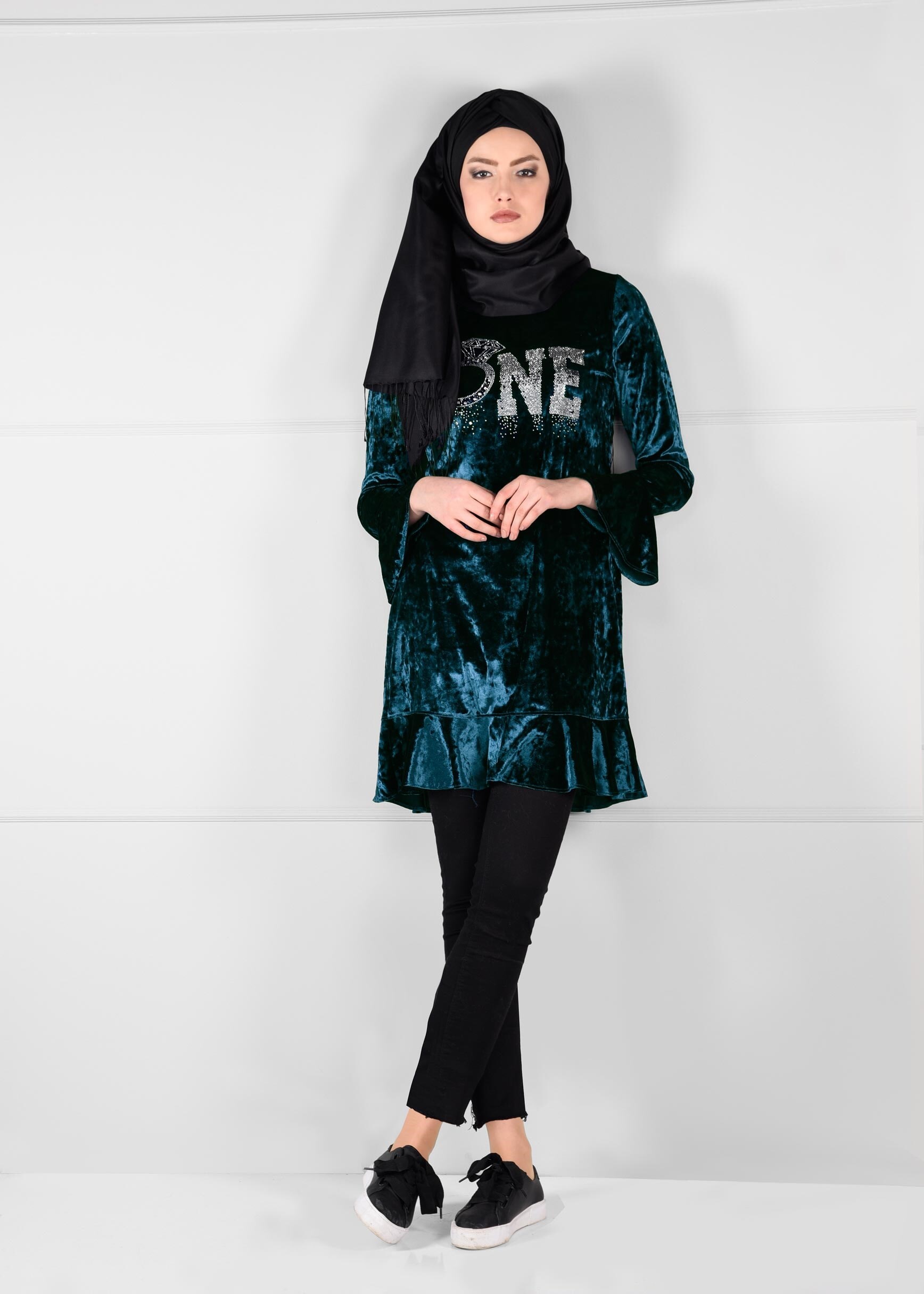 Tesettür giyim MAVİ TAŞ BASKILI VOLANLI KADİFE TUNİK 4796 