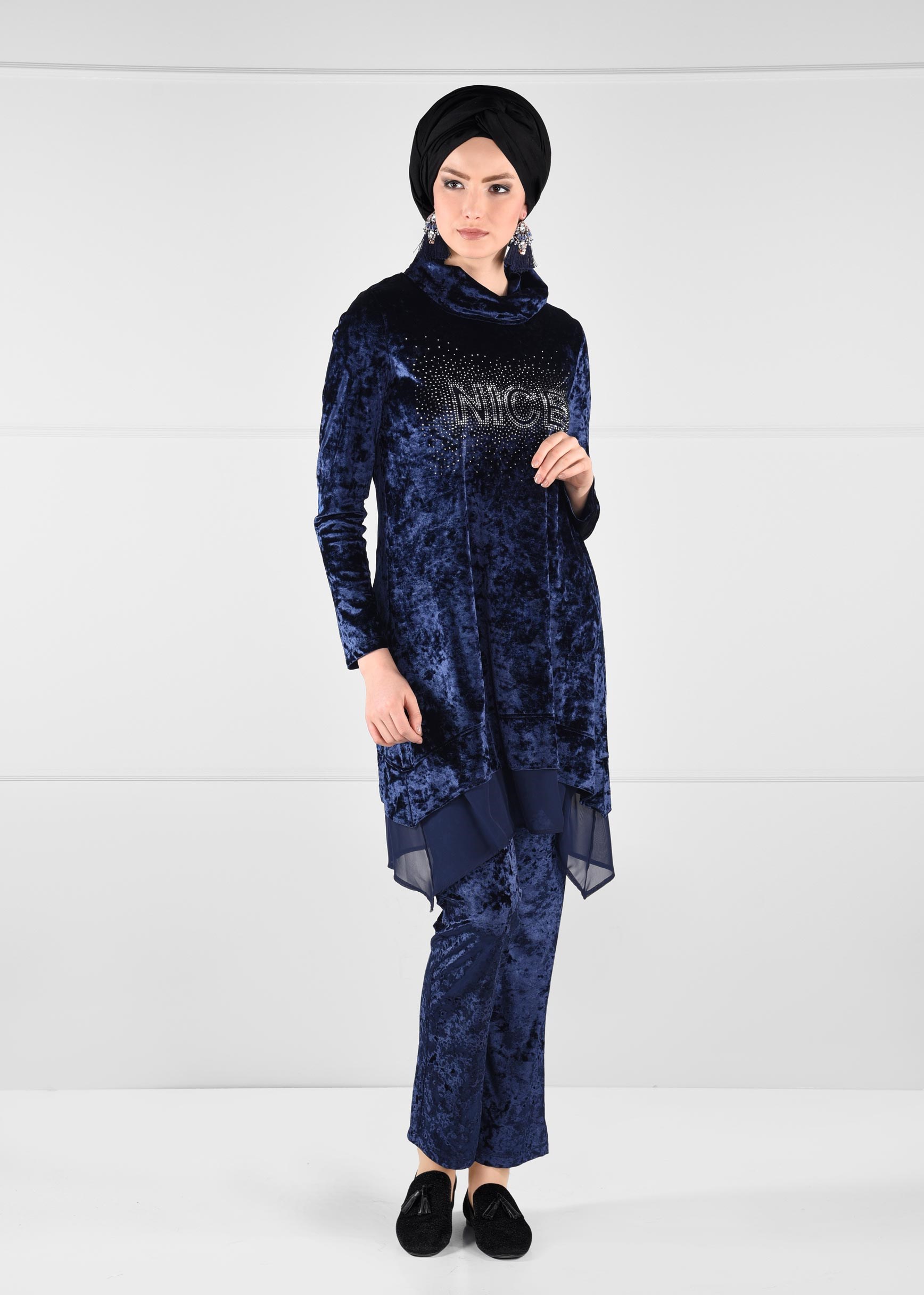 Tesettür giyim LACİVERT ŞİFON DETAYLI TAŞ BASKI KADİFE 2Lİ PANTOLON EŞOFMAN TAKIMI 4797