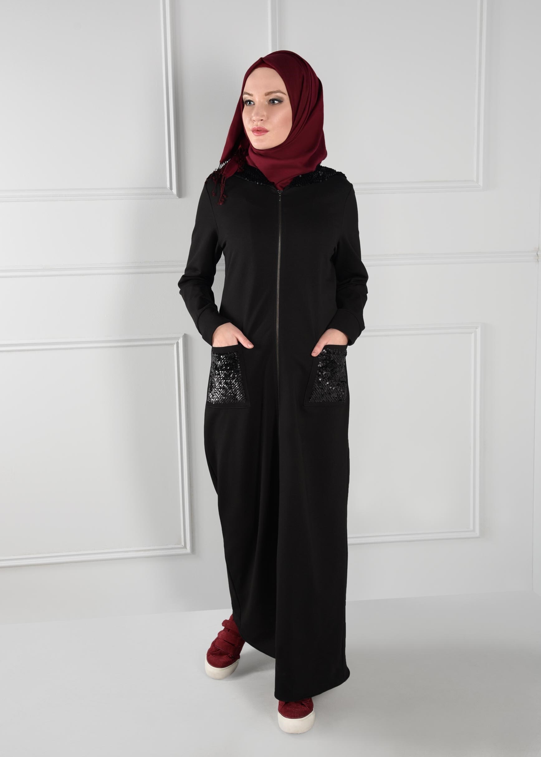 Tesettür giyim SİYAH KAPÜŞONLU PAYETLİ FERMUARLI EŞOFMAN TUNİK 4801