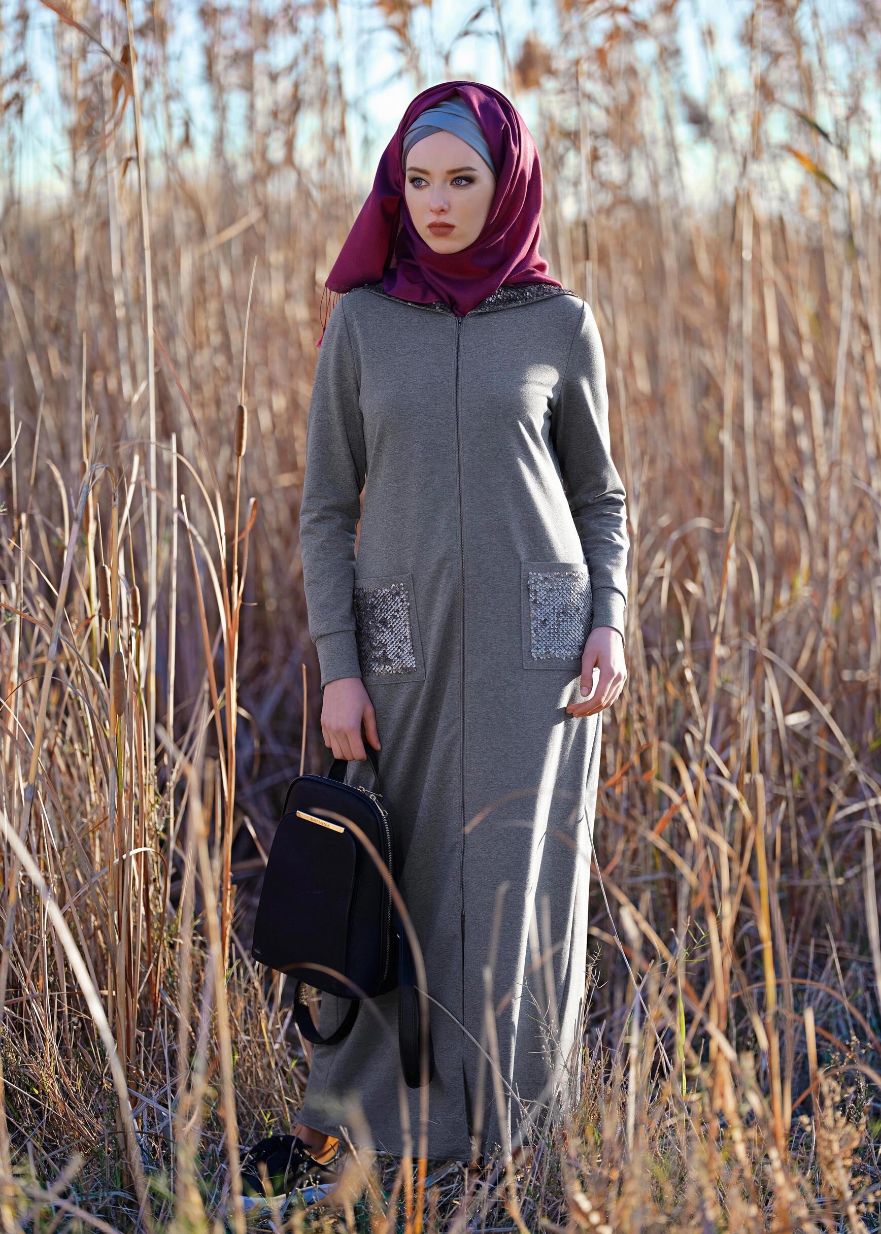 Tesettür giyim GRİ KAPÜŞONLU PAYETLİ FERMUARLI EŞOFMAN TUNİK 4801