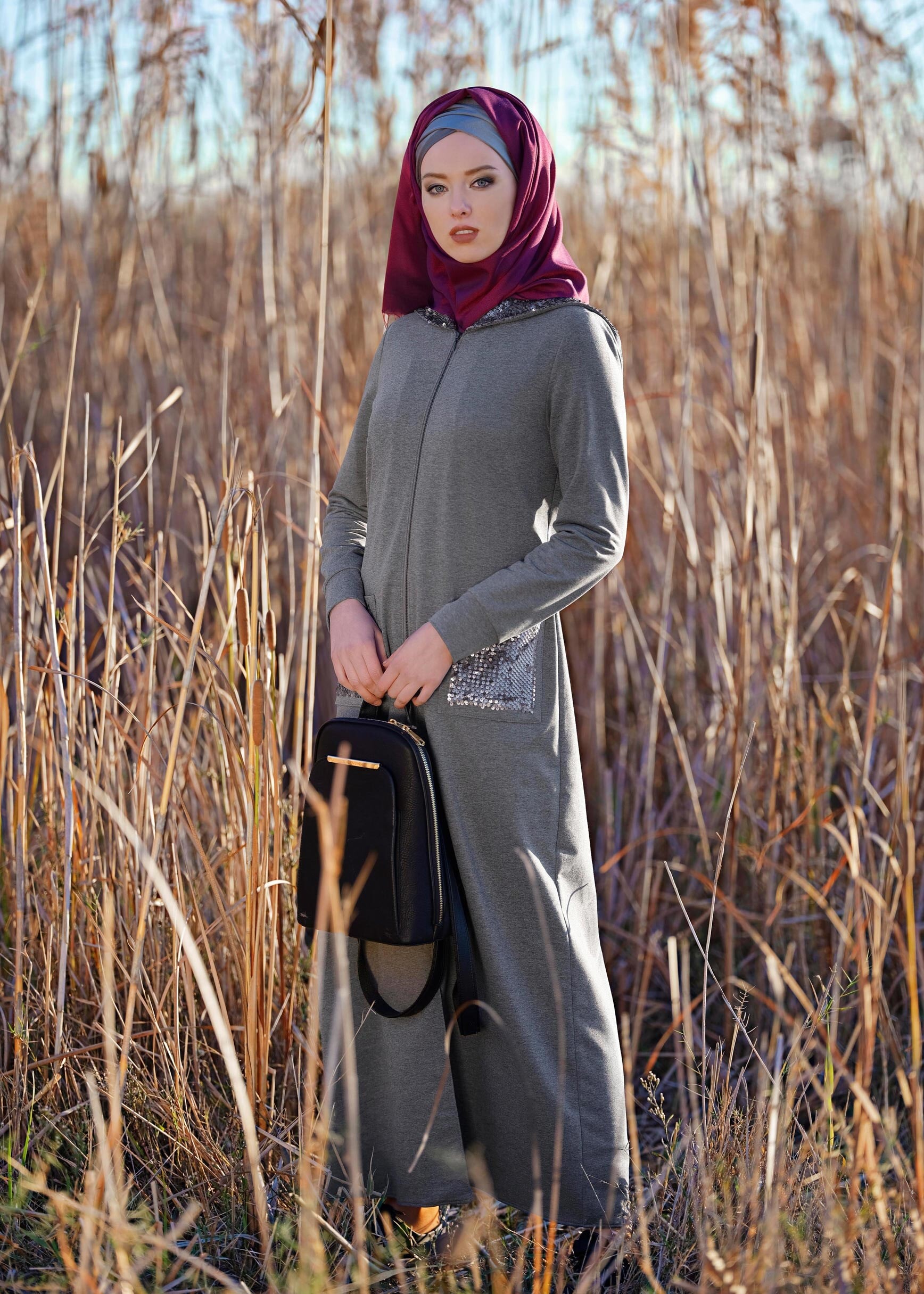 Tesettür giyim GRİ KAPÜŞONLU PAYETLİ FERMUARLI EŞOFMAN TUNİK 4801