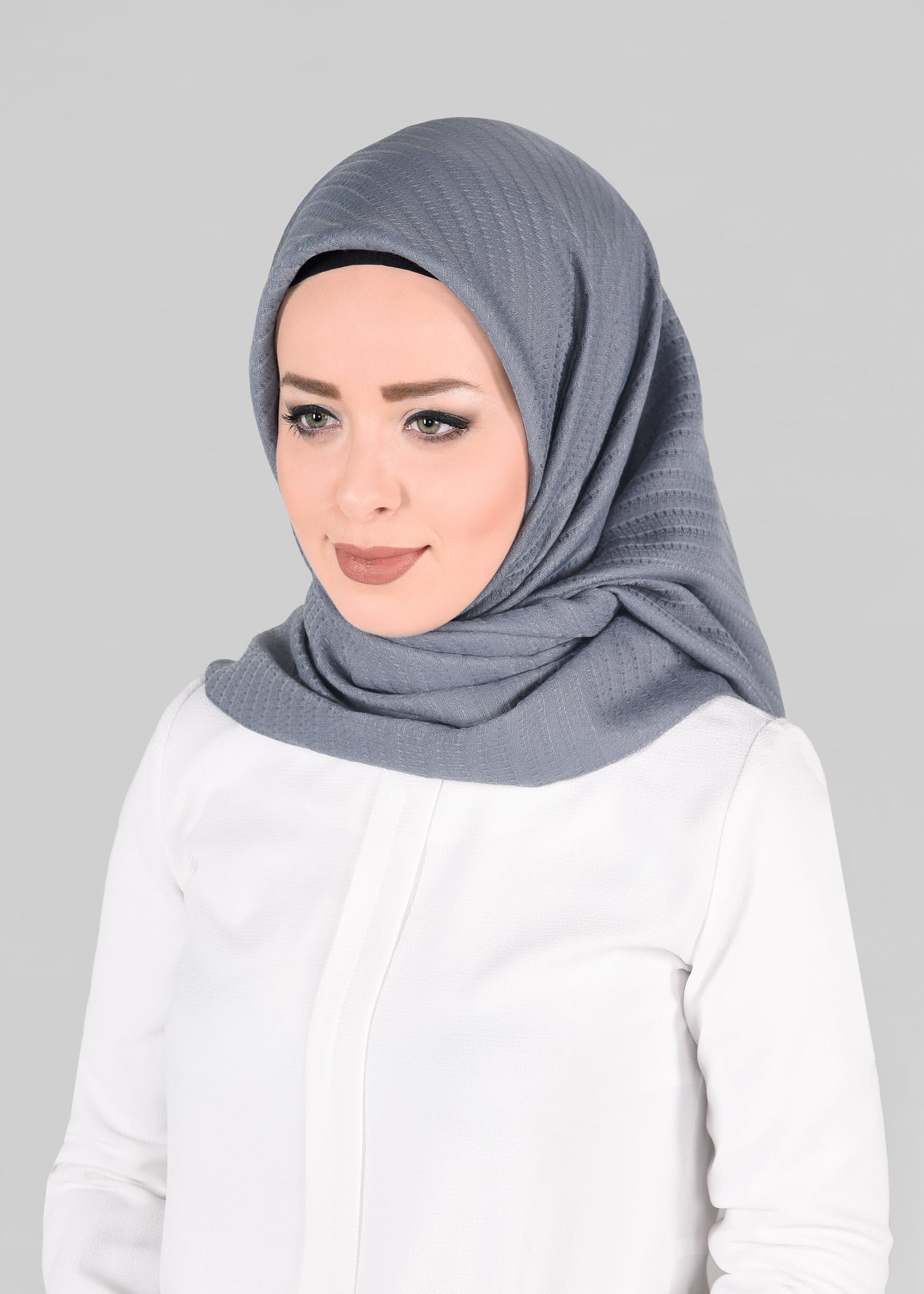 Tesettür giyim GÜMÜŞ 9880 ALVİNA KENDİNDEN DESENLİ EŞARP