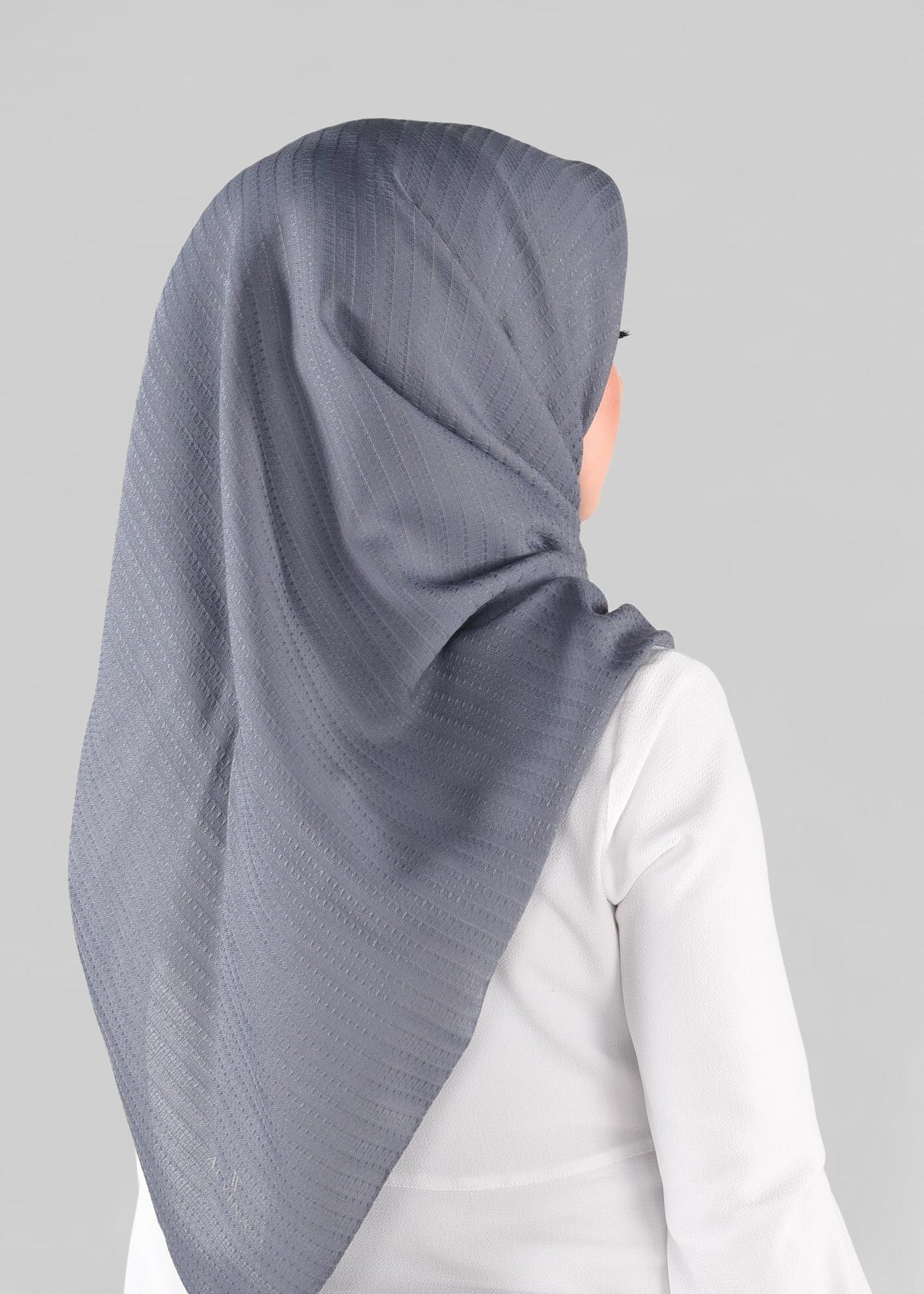 Tesettür giyim GÜMÜŞ 9880 ALVİNA KENDİNDEN DESENLİ EŞARP