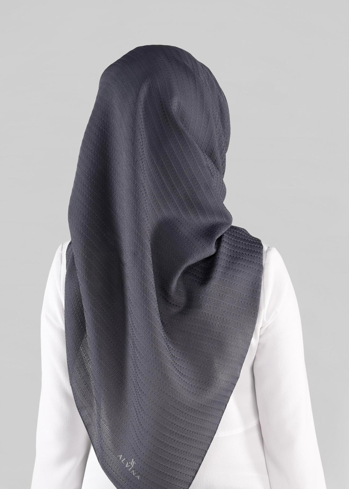 Tesettür giyim GRİ 9880 ALVİNA KENDİNDEN DESENLİ EŞARP