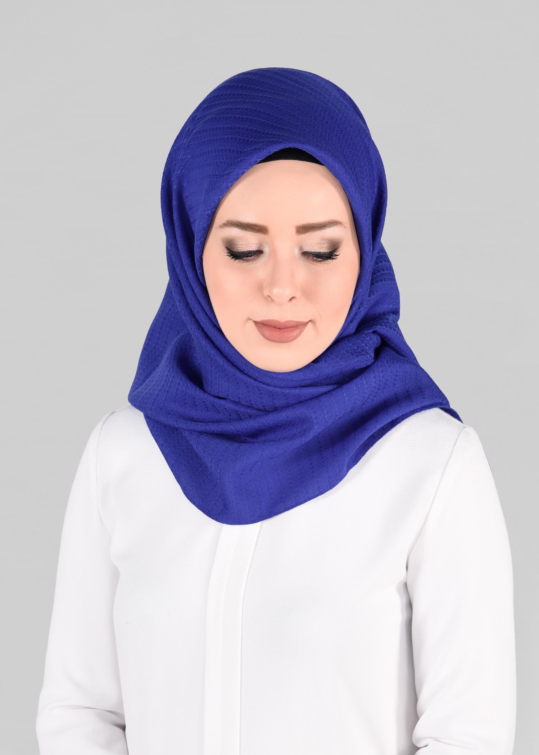 Tesettür giyim LACİVERT 9880 ALVİNA KENDİNDEN DESENLİ EŞARP