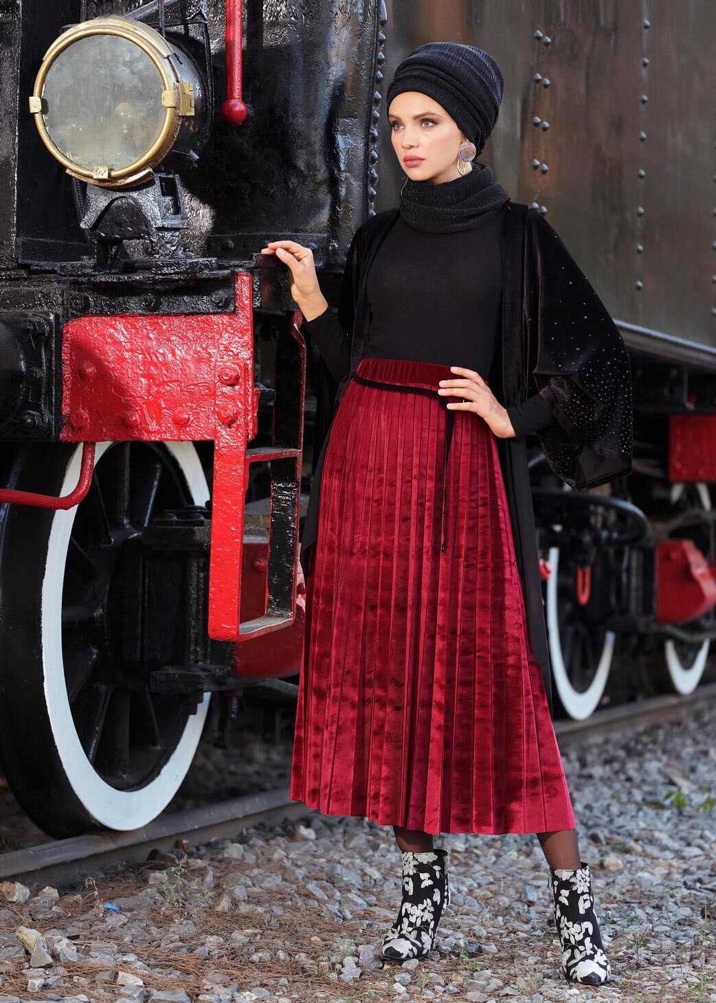 Tesettür giyim BORDO YÜKSEK BEL PİLİSELİ KADİFE ETEK 6085