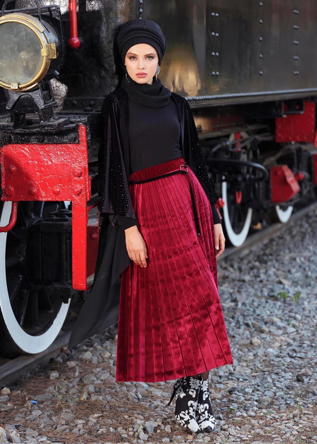 Tesettür giyim BORDO YÜKSEK BEL PİLİSELİ KADİFE ETEK 6085