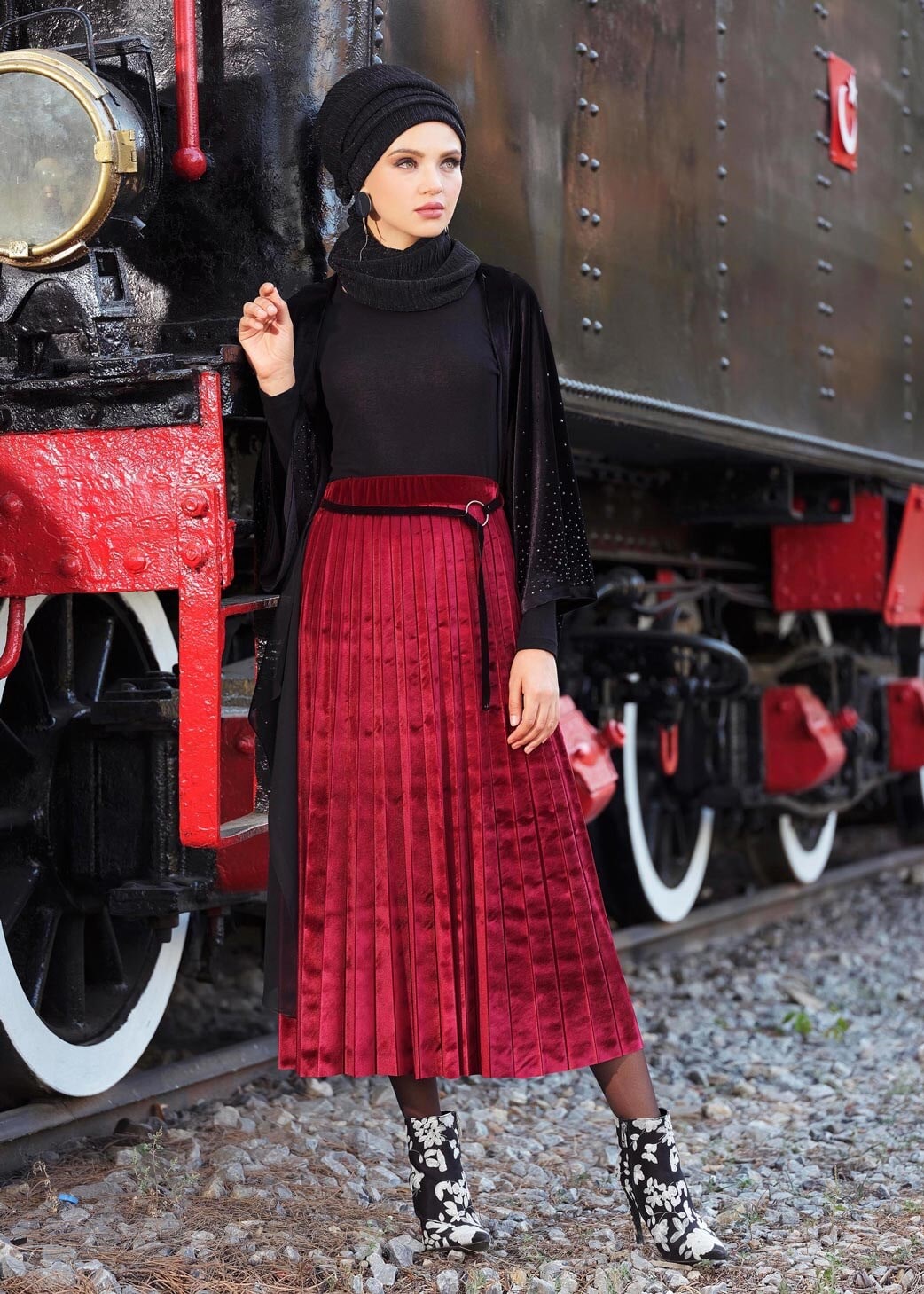 Tesettür giyim BORDO YÜKSEK BEL PİLİSELİ KADİFE ETEK 6085