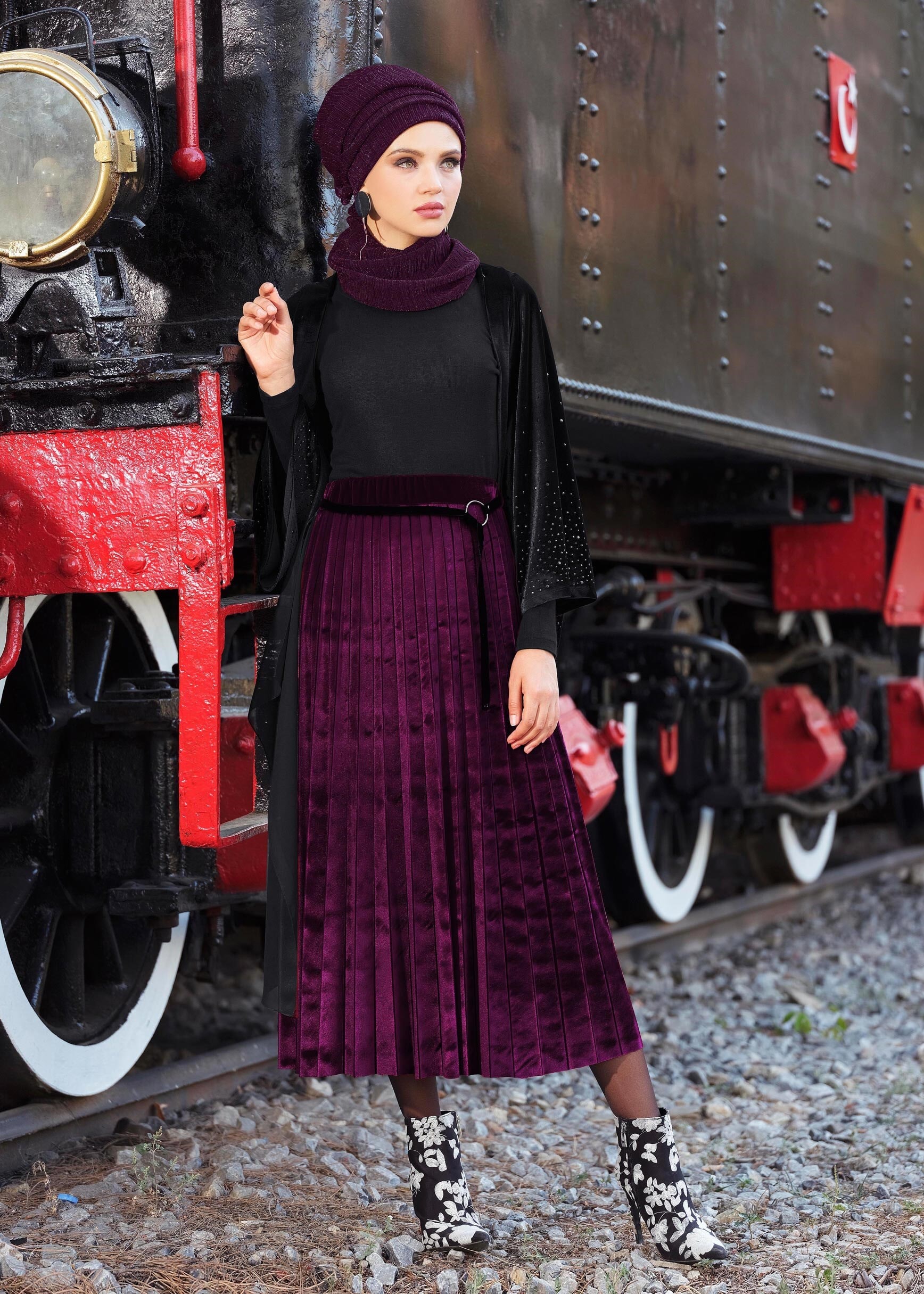 Tesettür giyim MÜRDÜM YÜKSEK BEL PİLİSELİ KADİFE ETEK 6085