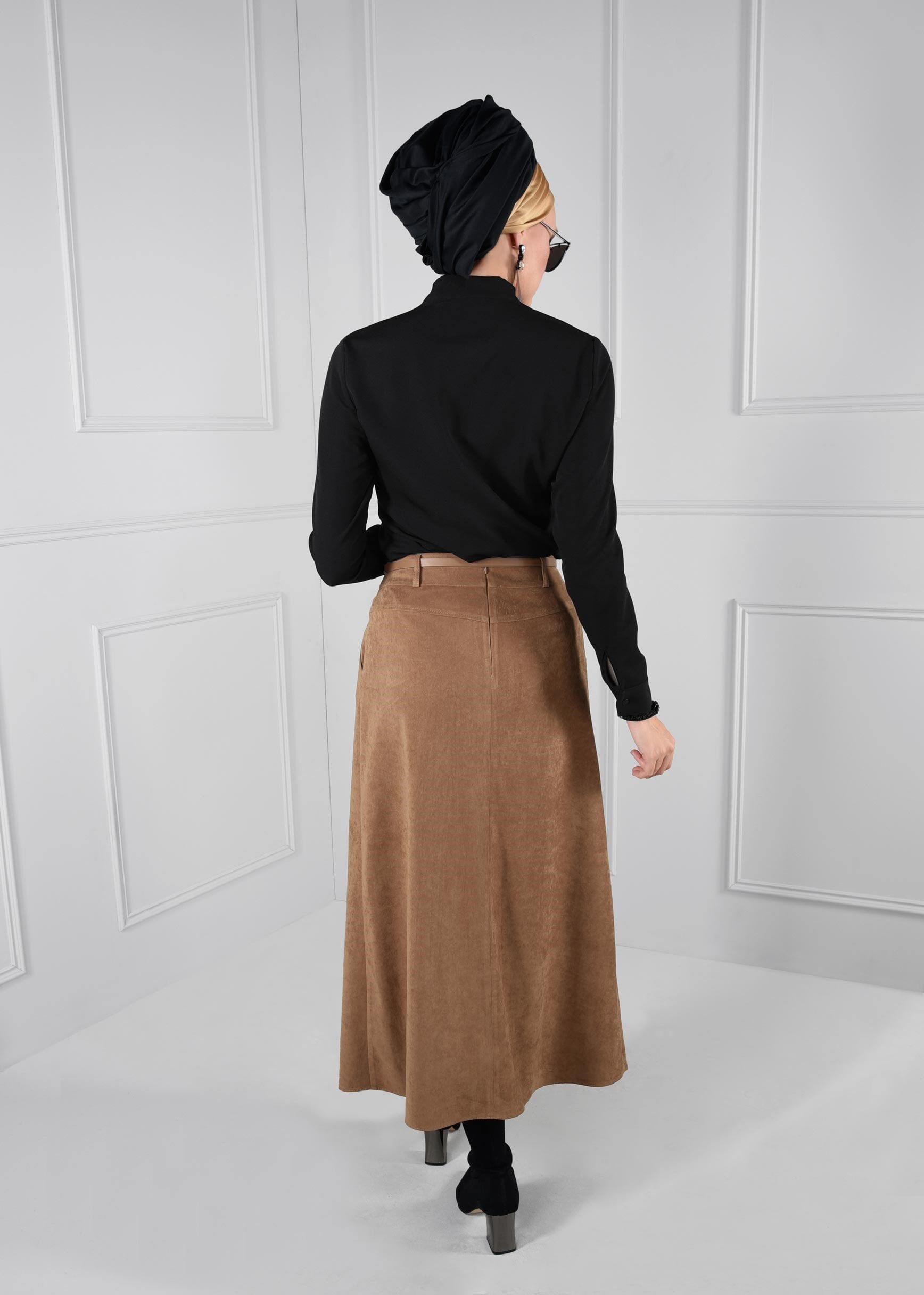 Tesettür giyim BEJ KEMERLİ CEPLİ SÜET ETEK 6088