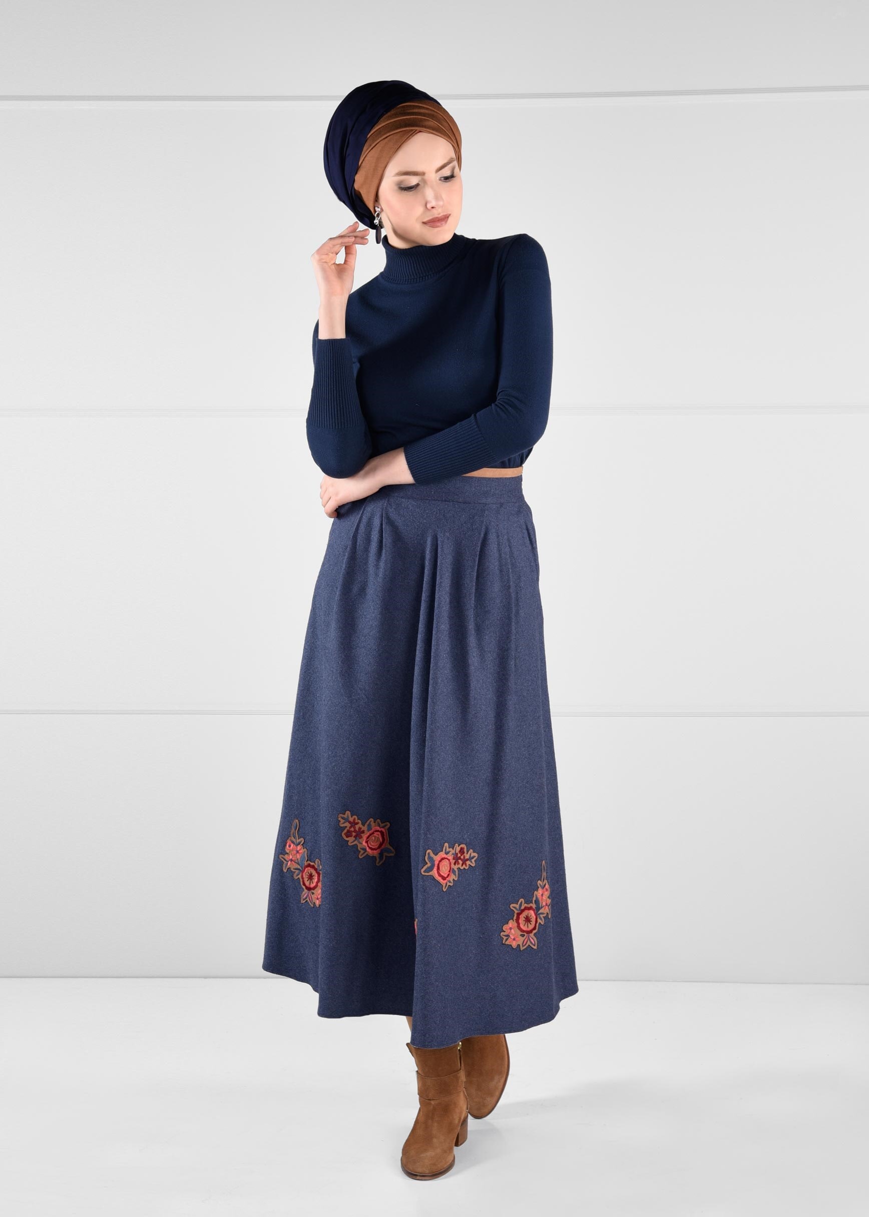 Tesettür giyim LACİVERT NAKIŞ İŞLEMELİ KLOŞ ETEK 6089 