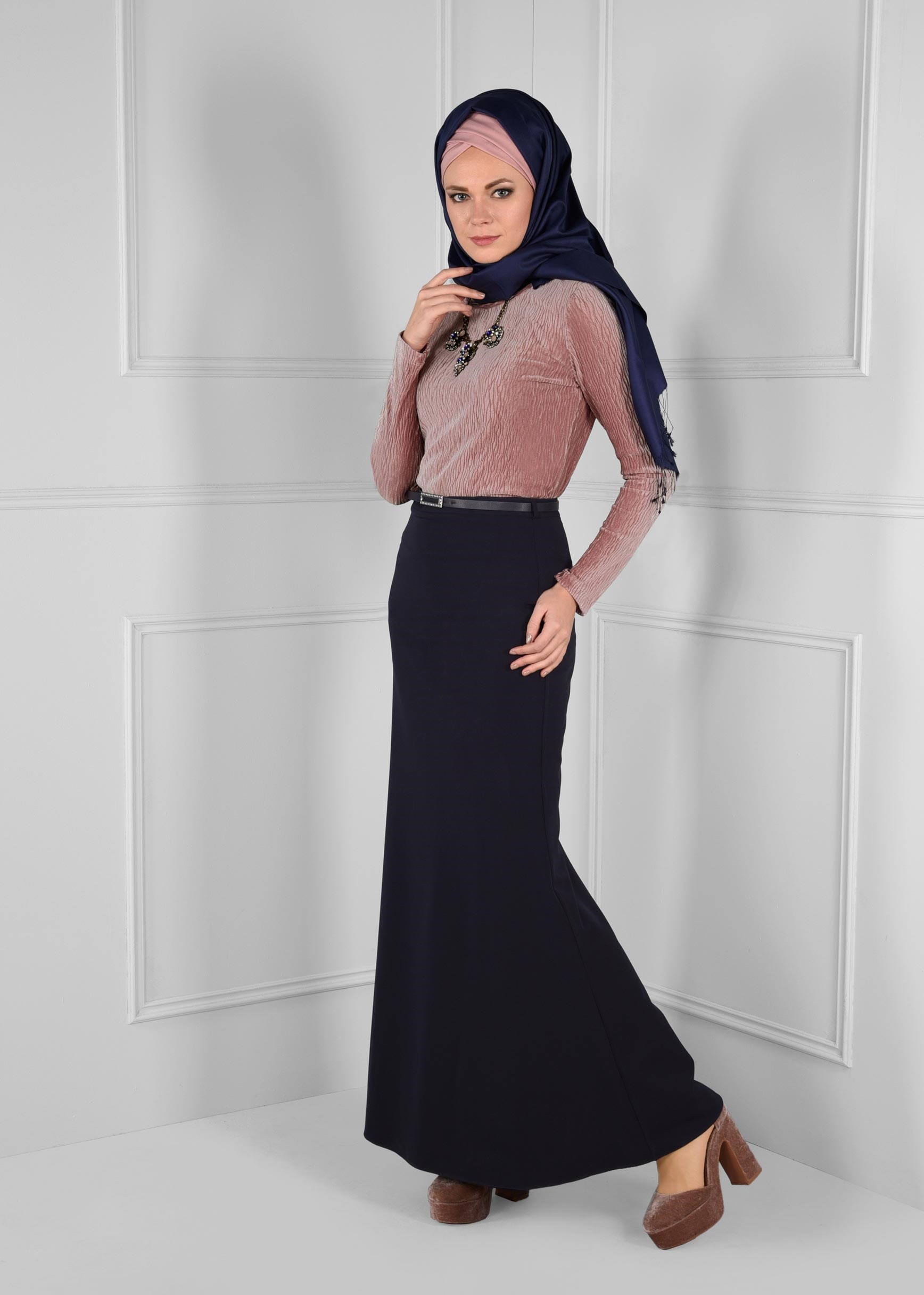 Tesettür giyim LACİVERT BALIK KESİM KEMERLİ ETEK 6091