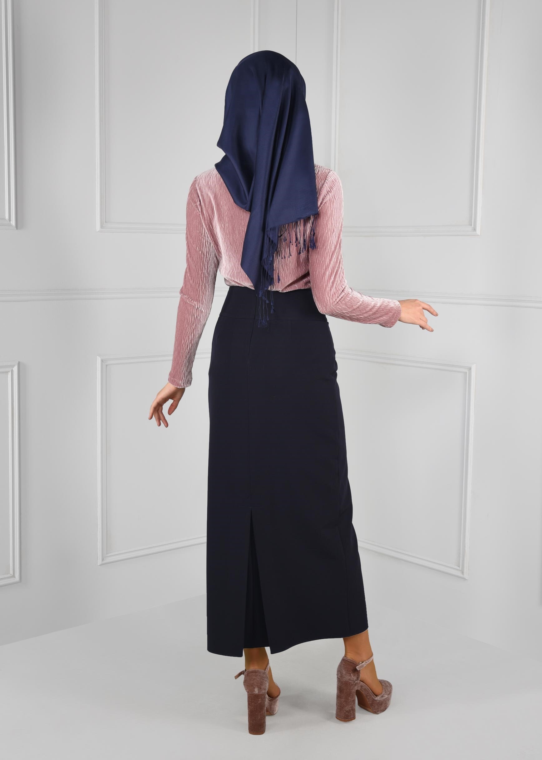 Tesettür giyim LACİVERT BELİ KUŞ GÖZÜ BAĞCIK DETAYLI GİZLİ YIRTMAÇLI DÜZ KESİM ETEK 6092