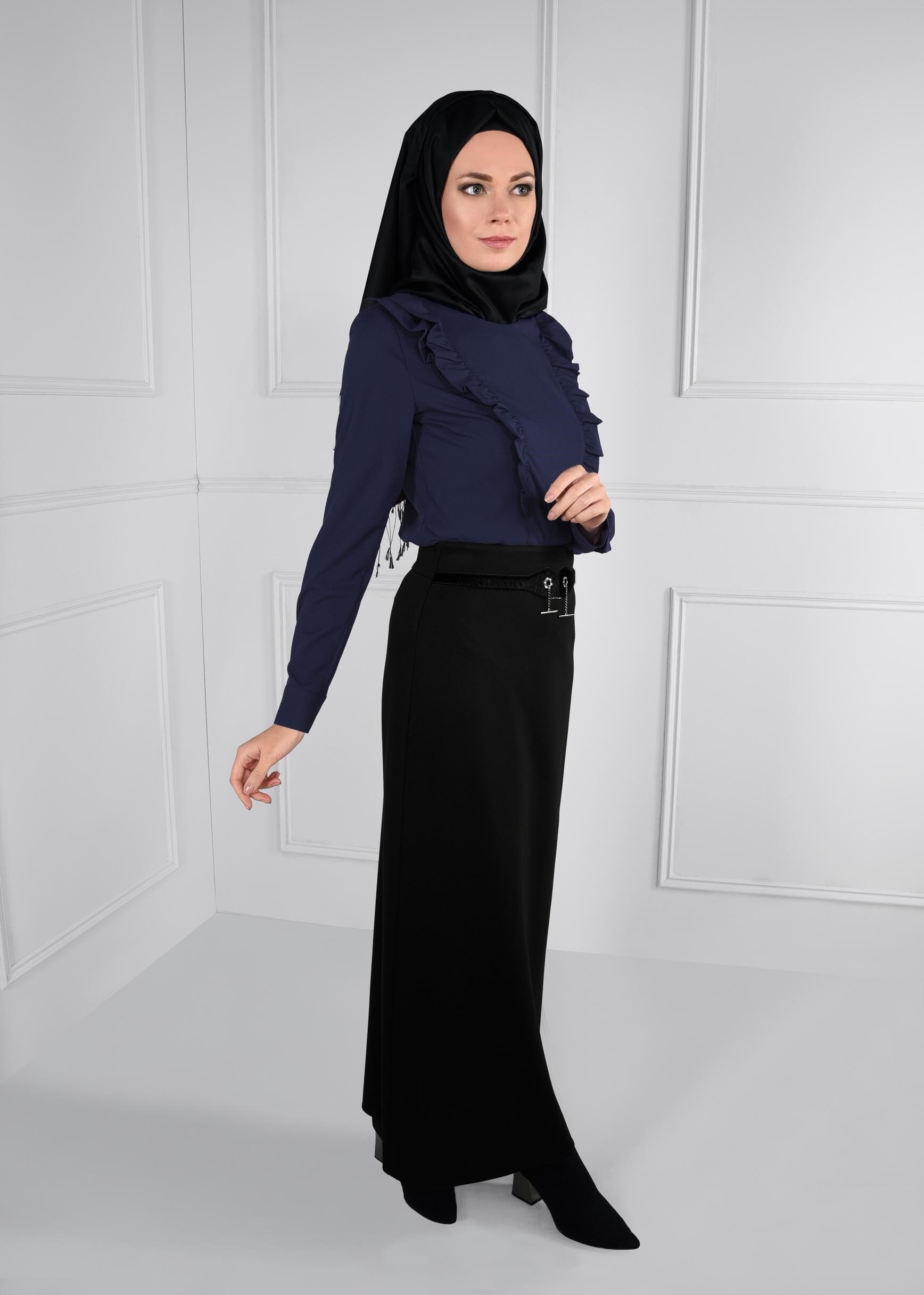 Tesettür giyim SİYAH BELDEN ZİNCİR DETAYLI GİZLİ YIRTMAÇLI ETEK 6098